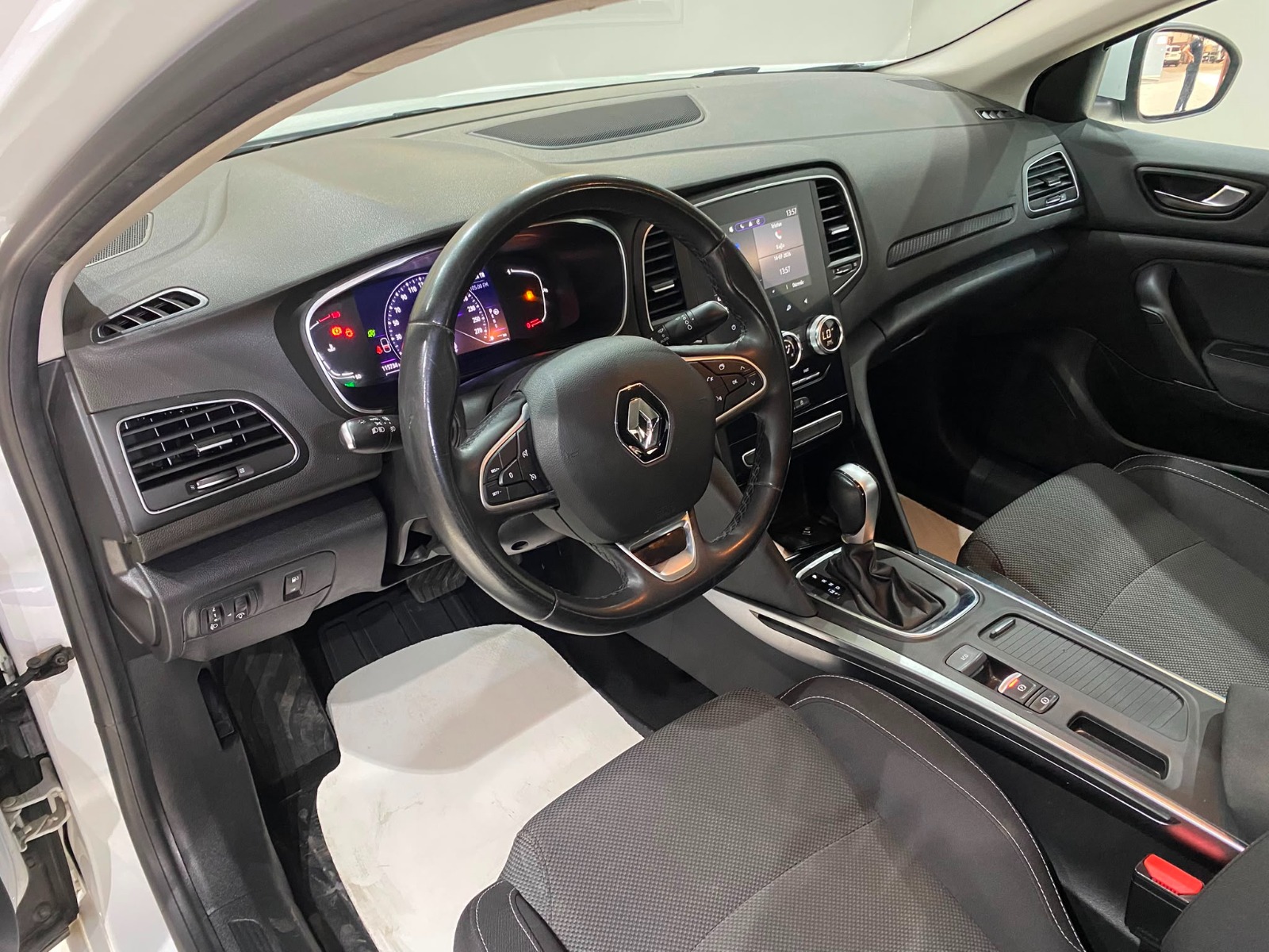 2023 Benzin Otomatik Renault Megane Beyaz Gürel Tasarım Aksesuar Otomotiv San. Tic. Ltd. Şti.