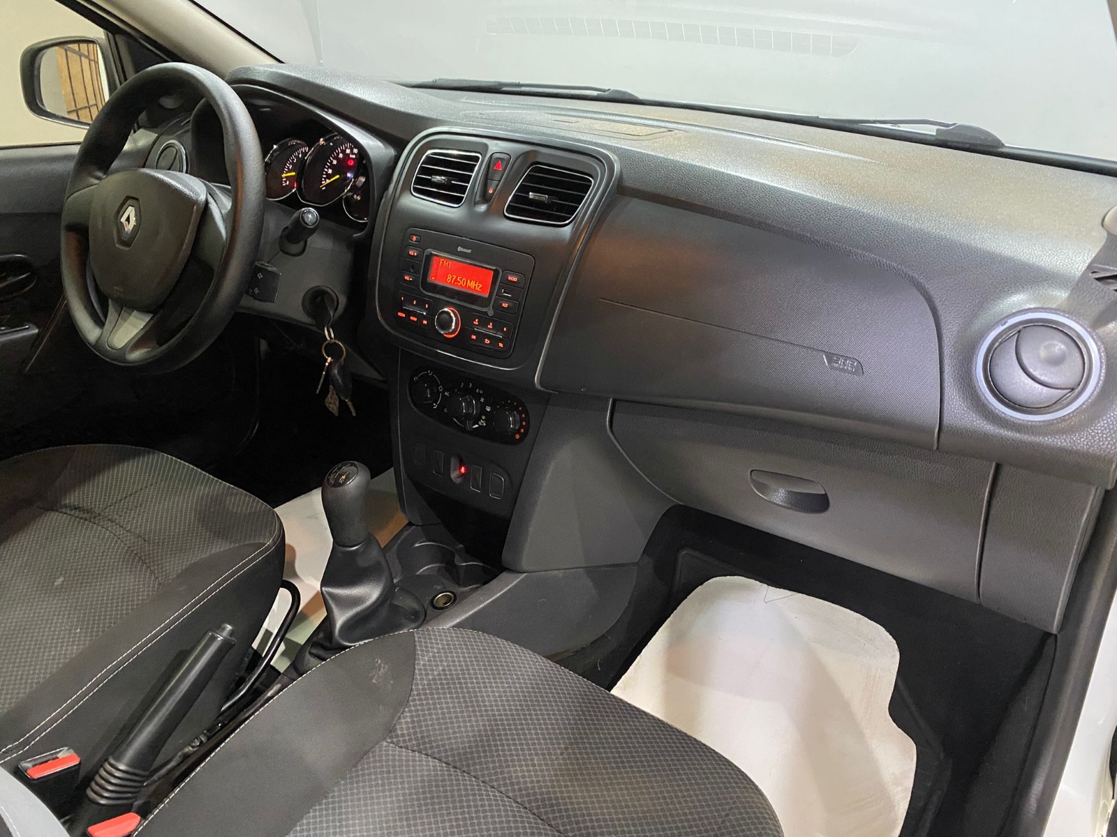 2013 Benzin Manuel Renault Symbol Beyaz Gürel Tasarım Aksesuar Otomotiv San. Tic. Ltd. Şti.