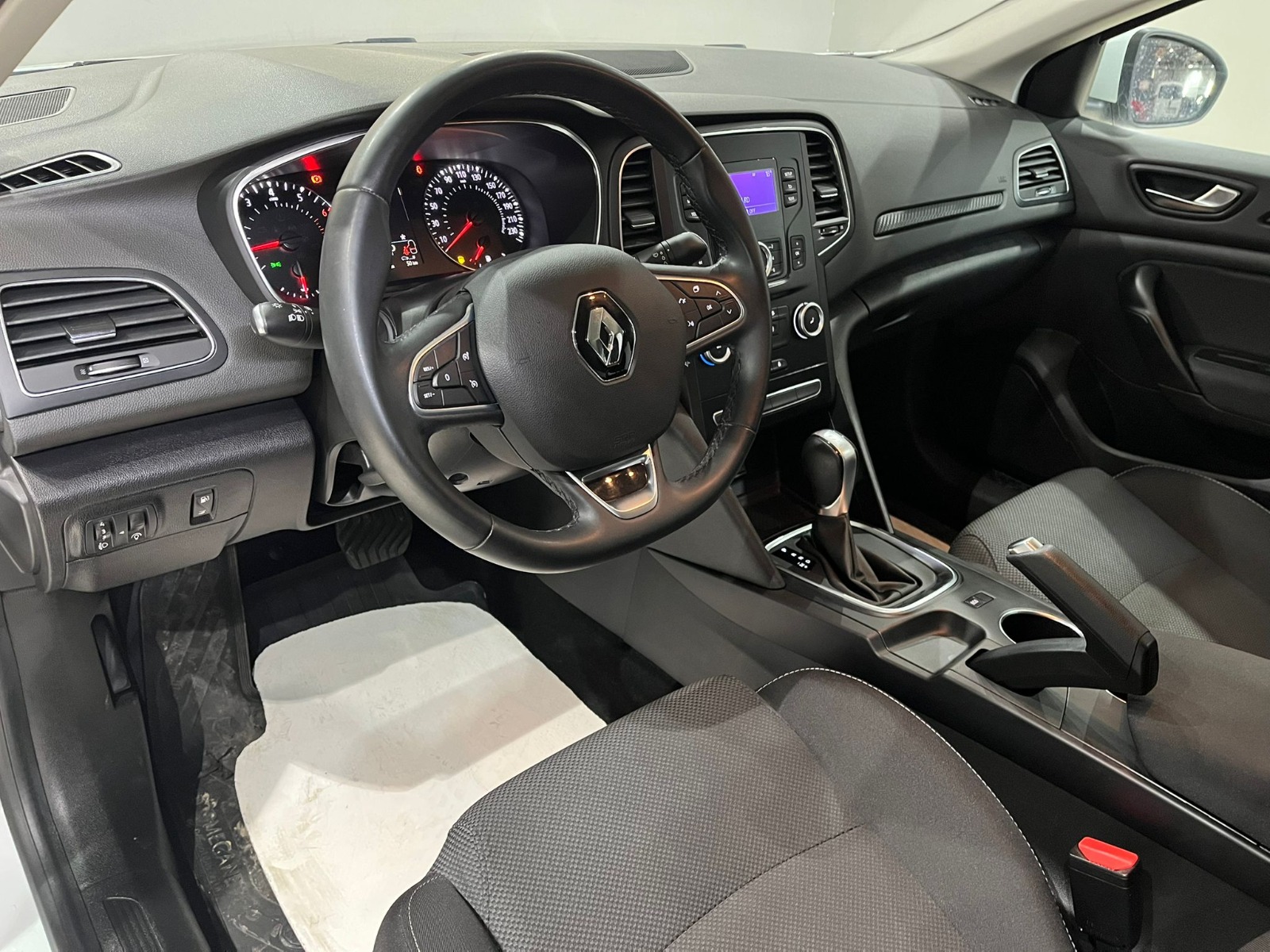 2022 Benzin Otomatik Renault Megane Beyaz Gürel Tasarım Aksesuar Otomotiv San. Tic. Ltd. Şti.