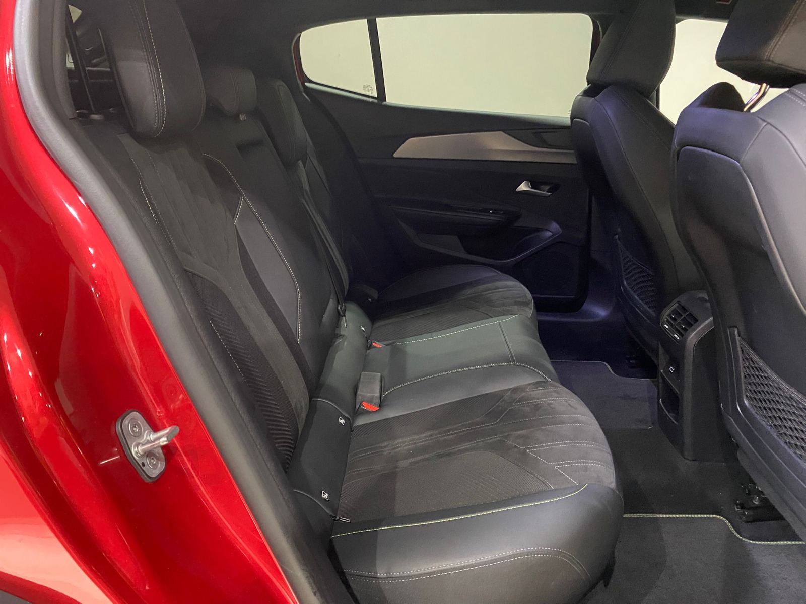 2025 Benzin Otomatik Peugeot 408 Kırmızı Gürel Tasarım Aksesuar Otomotiv San. Tic. Ltd. Şti.