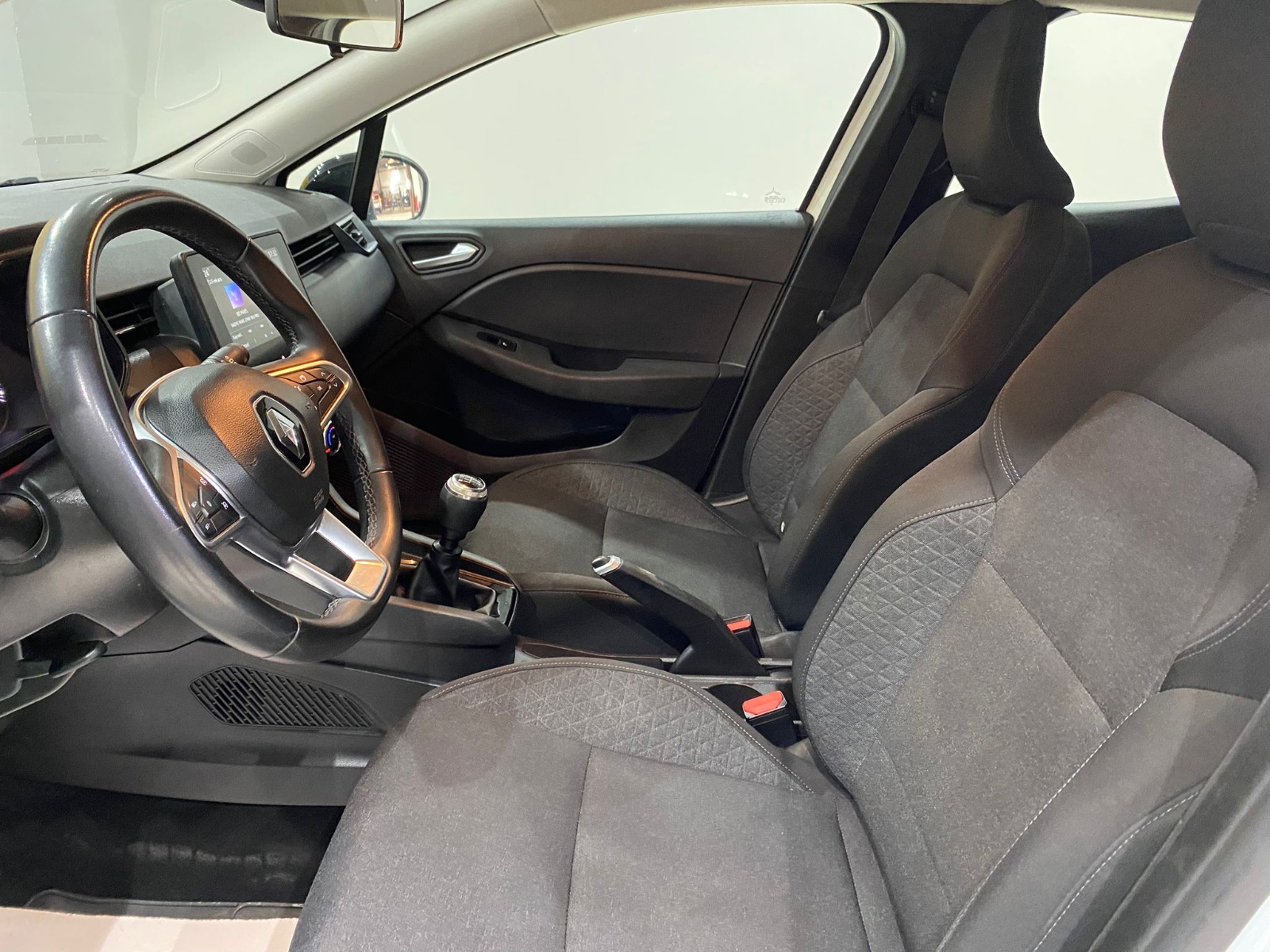 2023 Benzin Manuel Renault Clio Beyaz Gürel Tasarım Aksesuar Otomotiv San. Tic. Ltd. Şti.