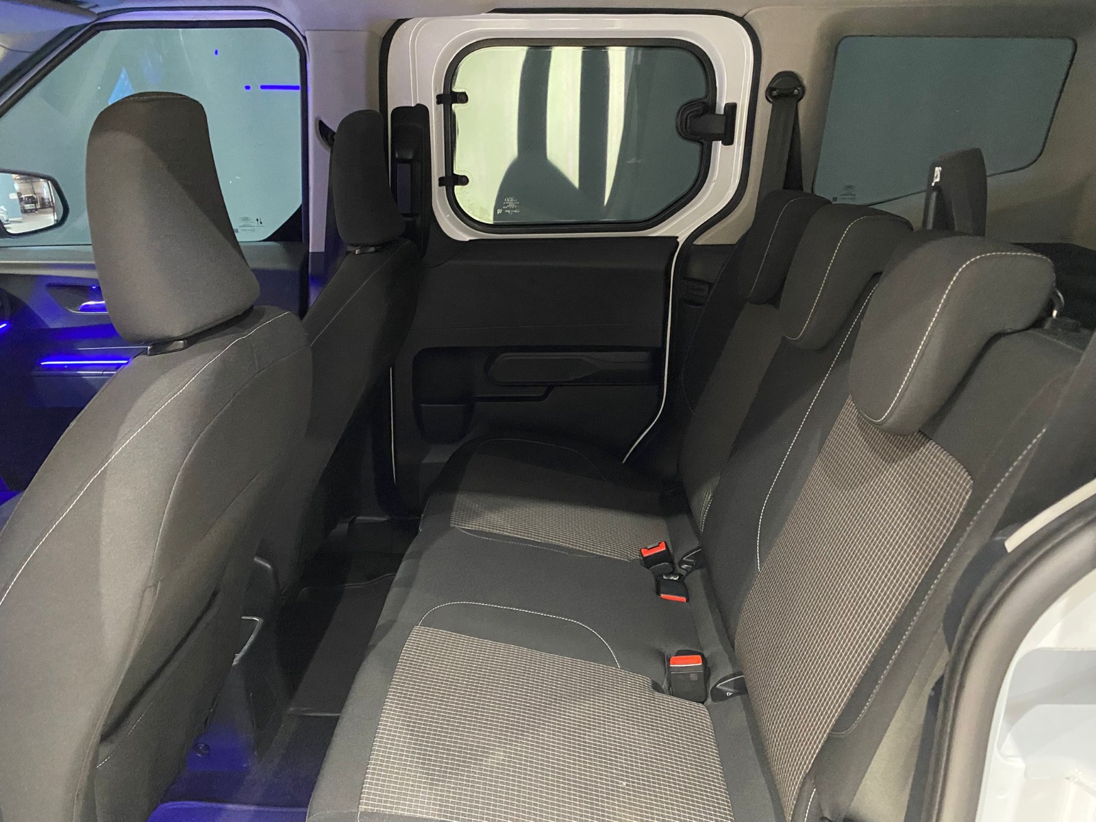 2024 Dizel Manuel Ford Tourneo Courier Beyaz Gürel Tasarım Aksesuar Otomotiv San. Tic. Ltd. Şti.