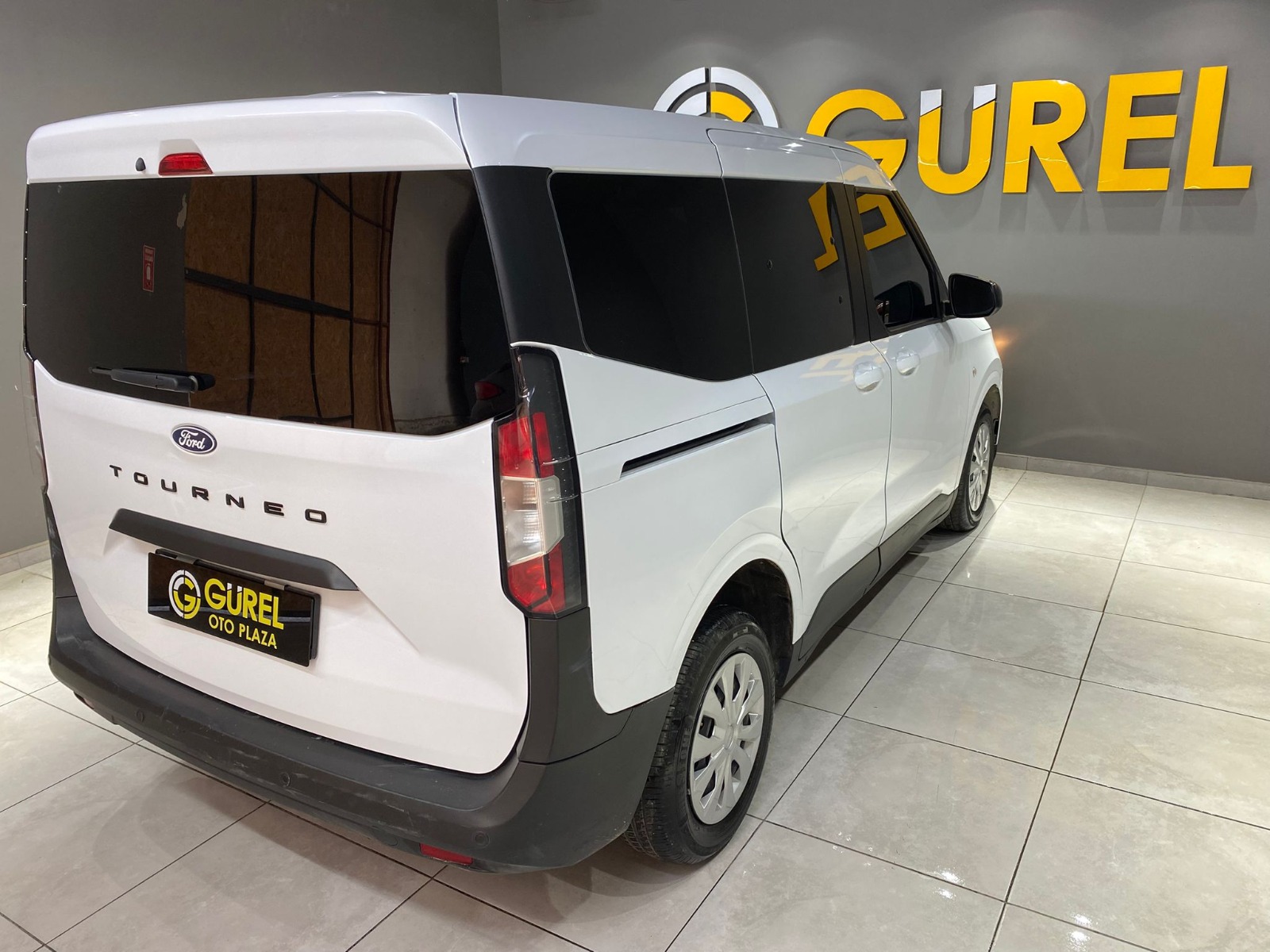 2024 Dizel Manuel Ford Tourneo Courier Beyaz Gürel Tasarım Aksesuar Otomotiv San. Tic. Ltd. Şti.