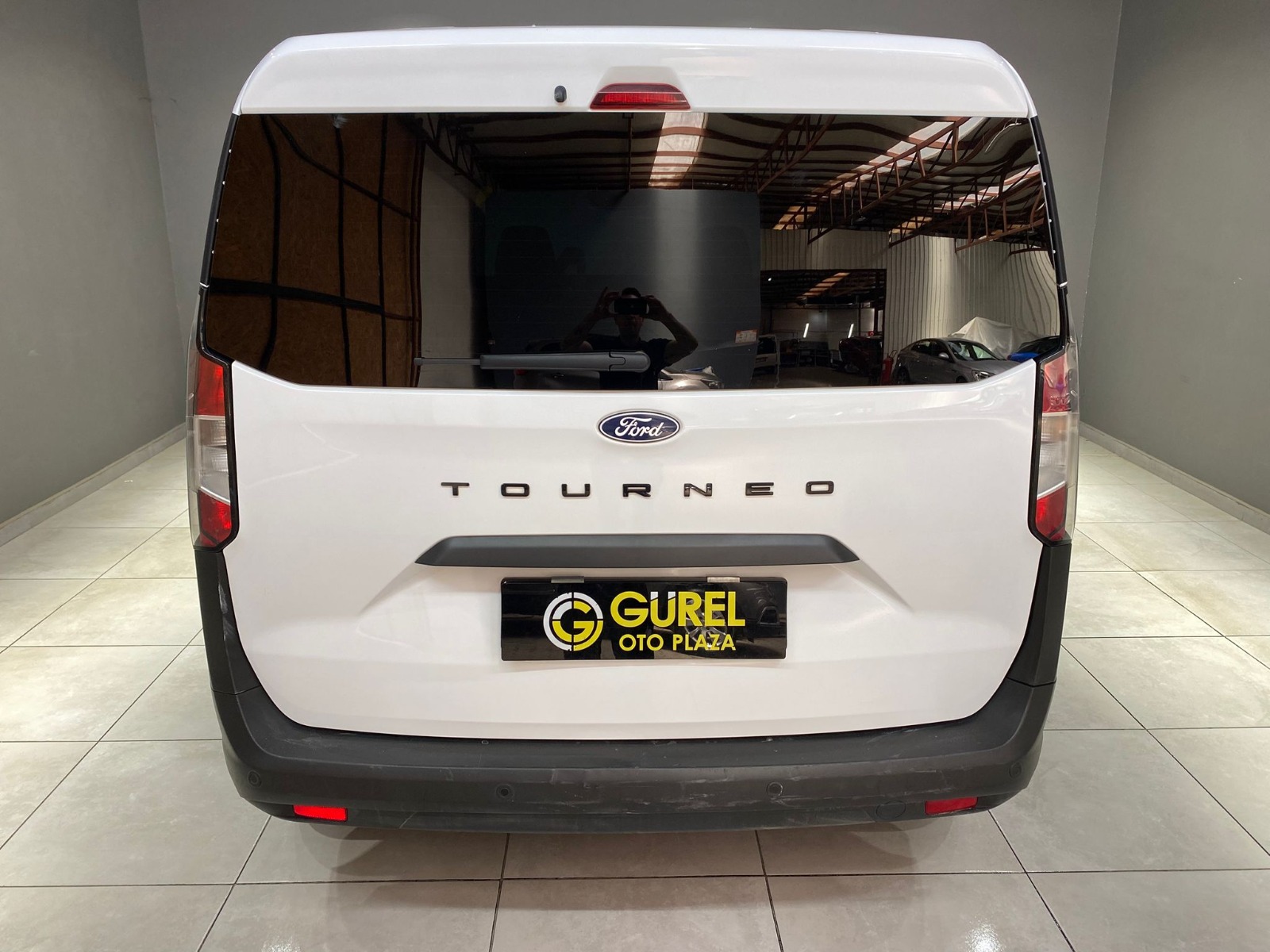2024 Dizel Manuel Ford Tourneo Courier Beyaz Gürel Tasarım Aksesuar Otomotiv San. Tic. Ltd. Şti.