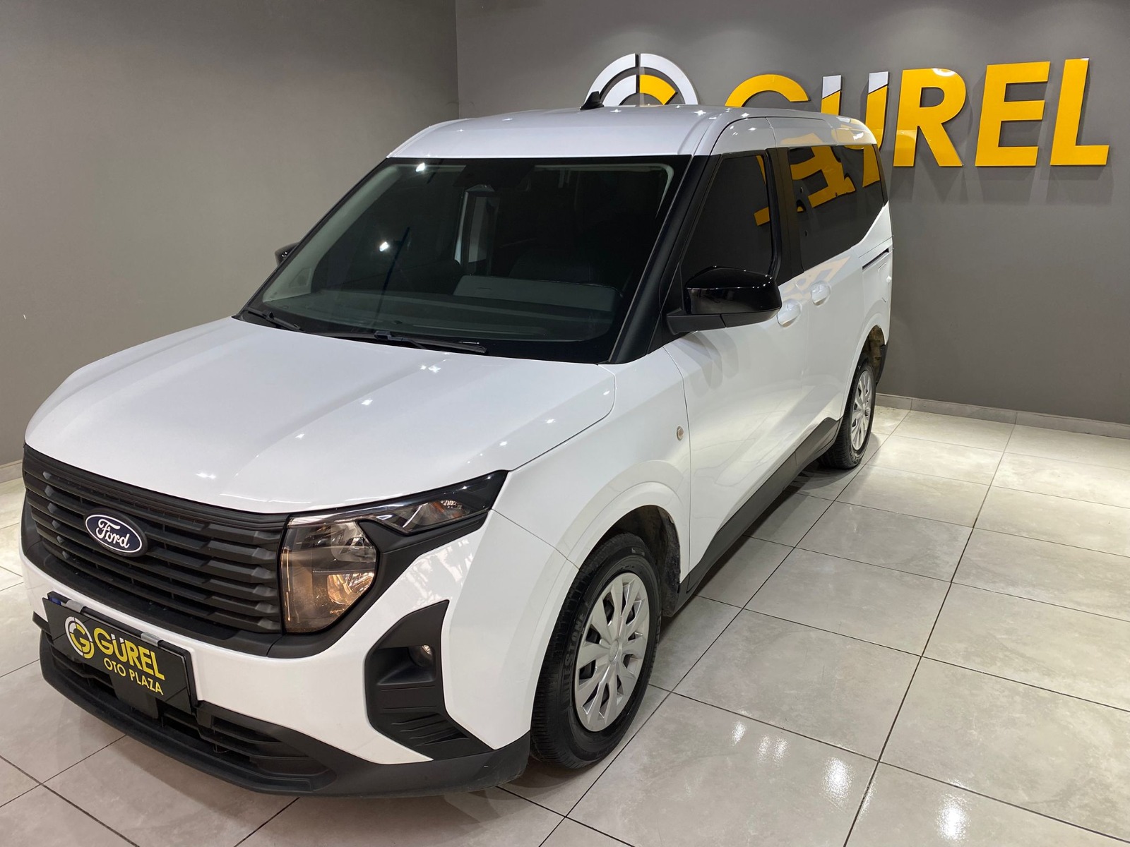2024 Dizel Manuel Ford Tourneo Courier Beyaz Gürel Tasarım Aksesuar Otomotiv San. Tic. Ltd. Şti.