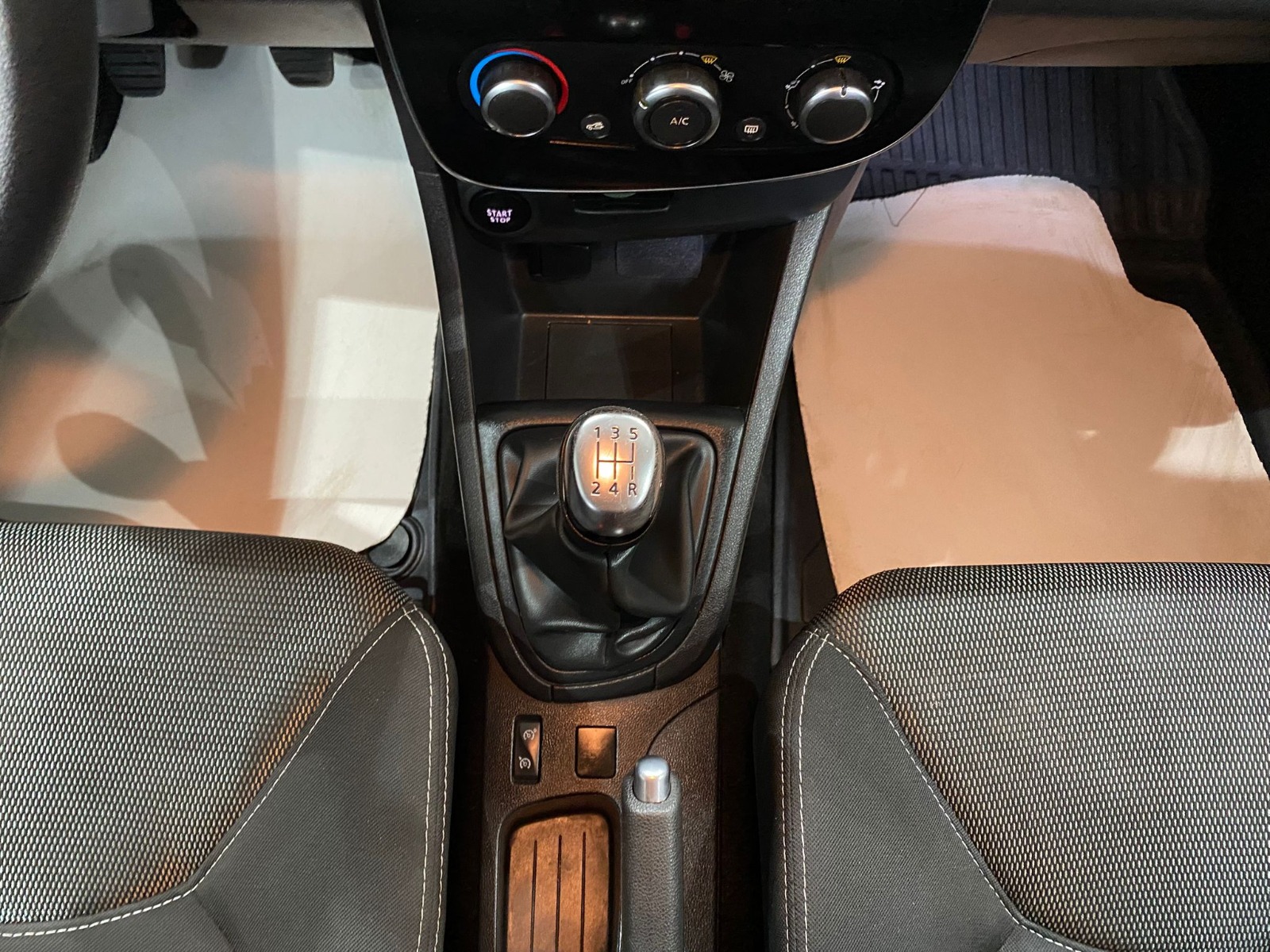 2020 Benzin Manuel Renault Clio Beyaz Gürel Tasarım Aksesuar Otomotiv San. Tic. Ltd. Şti.