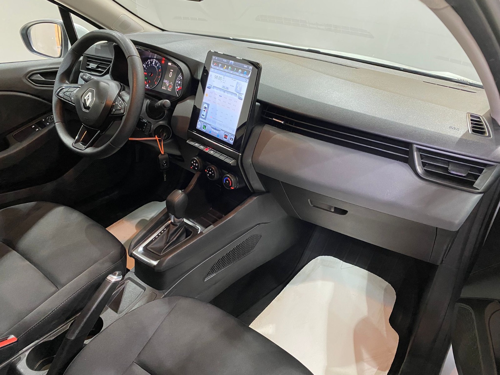 2022 Benzin Otomatik Renault Clio Beyaz Gürel Tasarım Aksesuar Otomotiv San. Tic. Ltd. Şti.