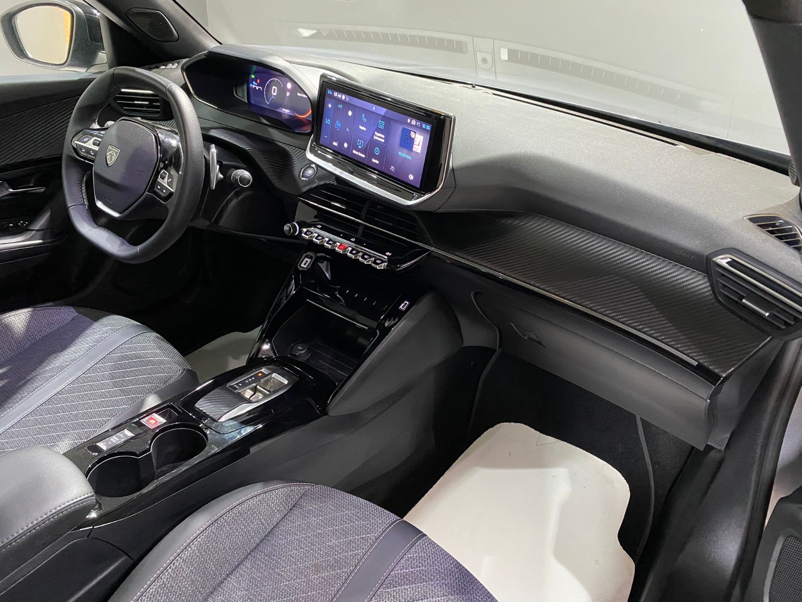 2024 Benzin Otomatik Peugeot 2008 Gri Gürel Tasarım Aksesuar Otomotiv San. Tic. Ltd. Şti.