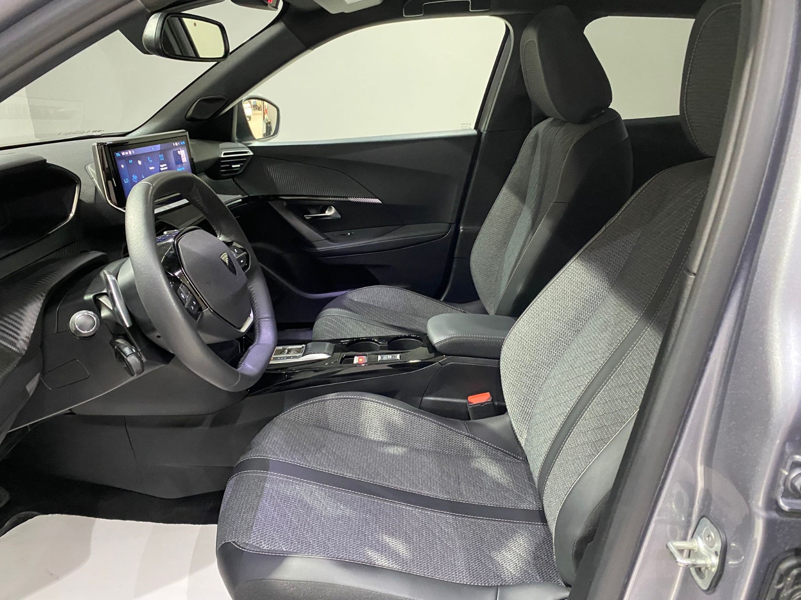 2024 Benzin Otomatik Peugeot 2008 Gri Gürel Tasarım Aksesuar Otomotiv San. Tic. Ltd. Şti.