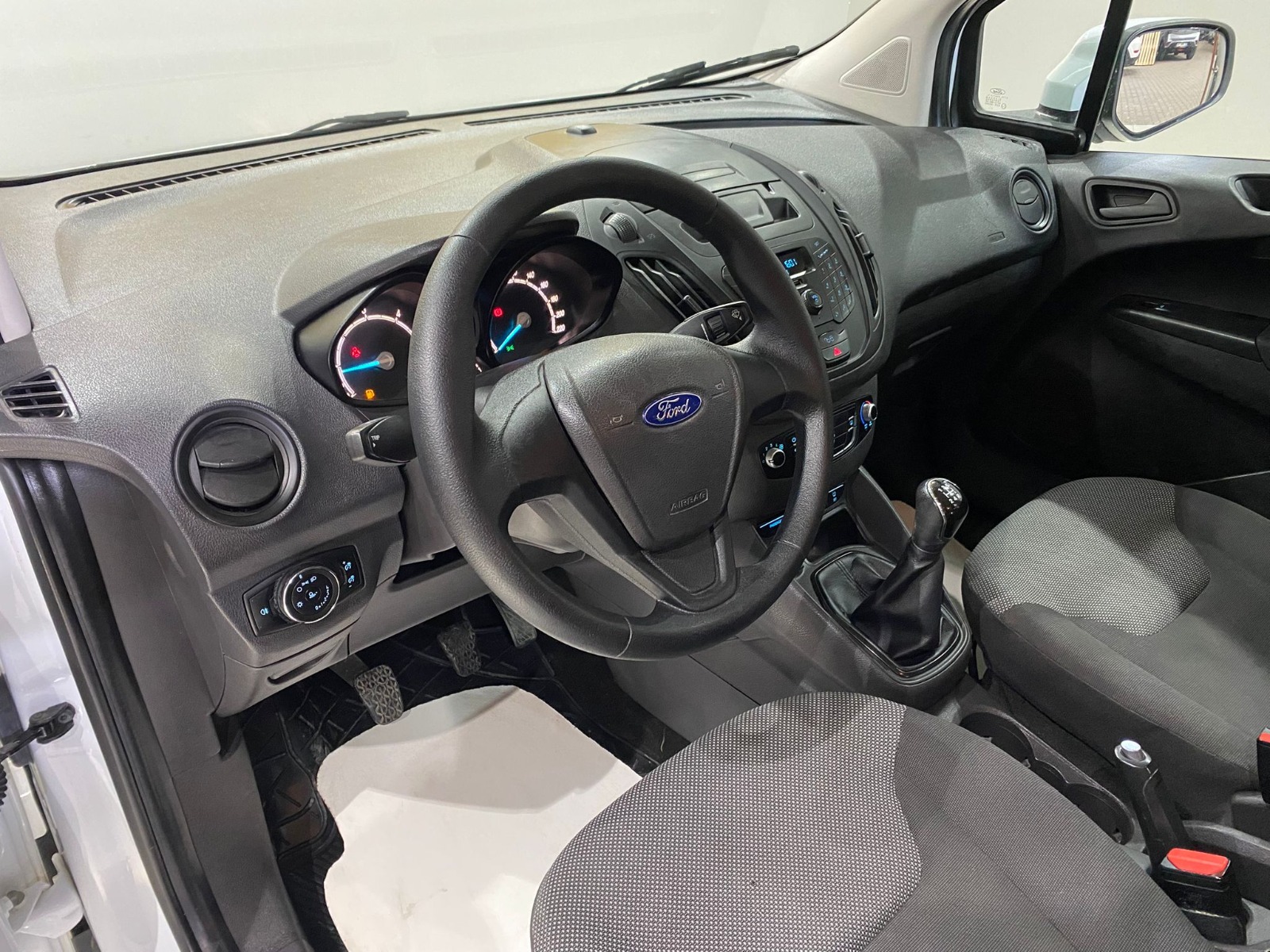 2017 Dizel Manuel Ford Tourneo Courier Journey Beyaz Gürel Tasarım Aksesuar Otomotiv San. Tic. Ltd. Şti.