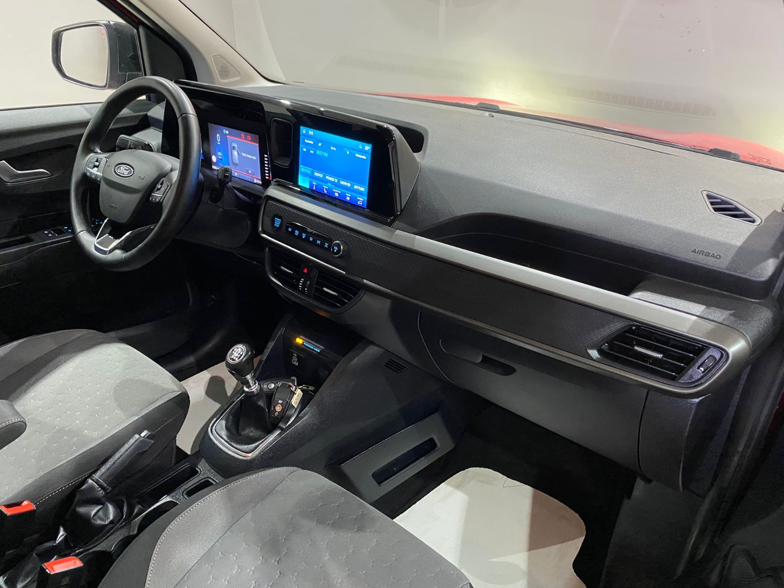2025 Dizel Manuel Ford Tourneo Courier Kırmızı Gürel Tasarım Aksesuar Otomotiv San. Tic. Ltd. Şti.