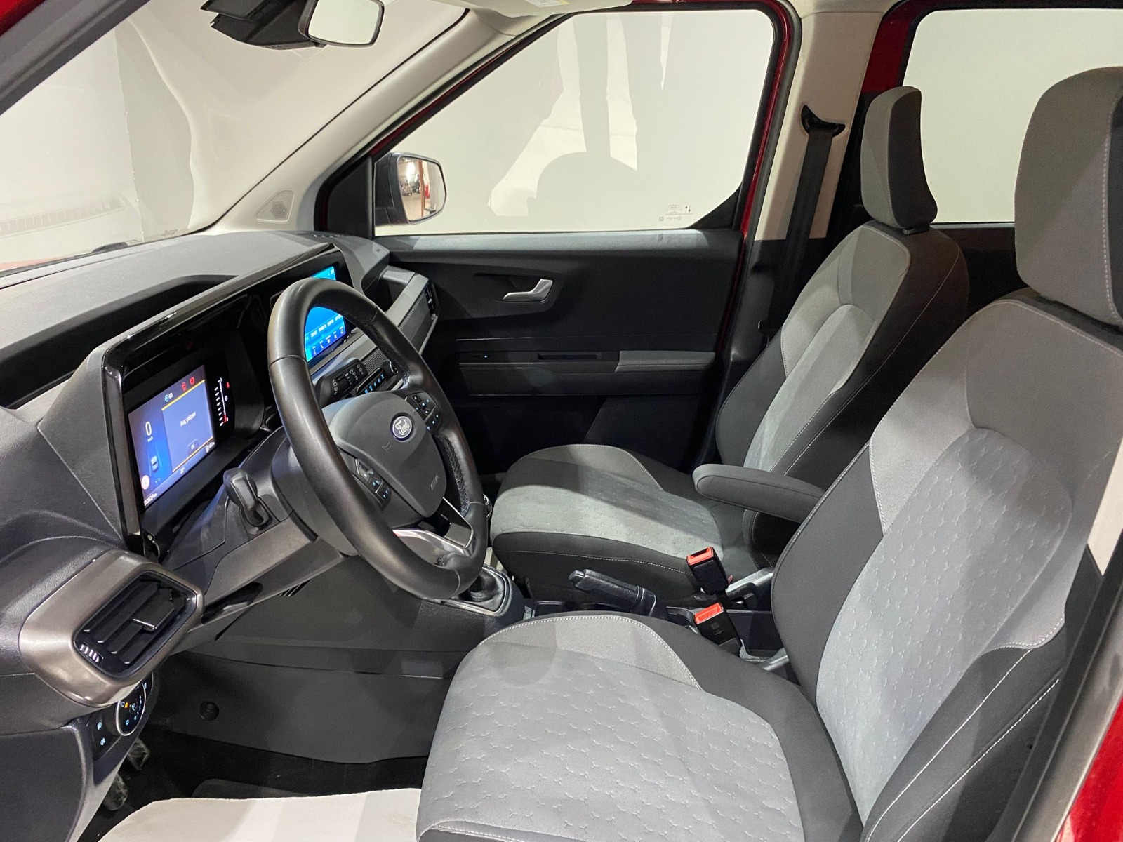 2025 Dizel Manuel Ford Tourneo Courier Kırmızı Gürel Tasarım Aksesuar Otomotiv San. Tic. Ltd. Şti.