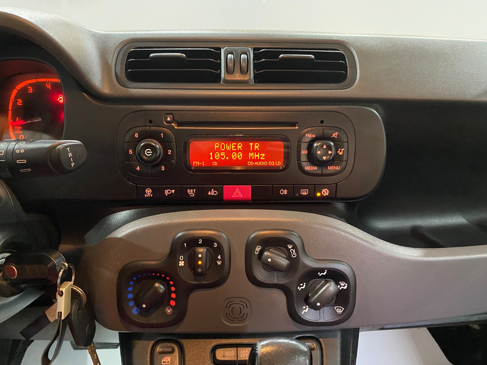 2013 Benzin Otomatik Fiat Panda Kırmızı Gürel Tasarım Aksesuar Otomotiv San. Tic. Ltd. Şti.