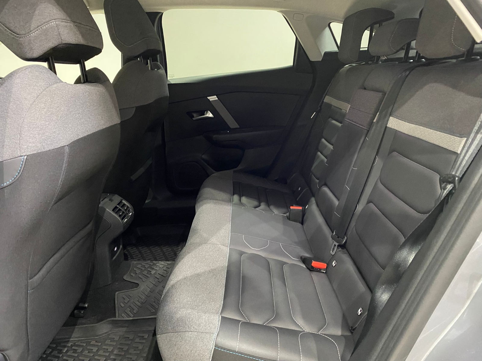 2023 Benzin Otomatik Citroen C4 Gri Gürel Tasarım Aksesuar Otomotiv San. Tic. Ltd. Şti.