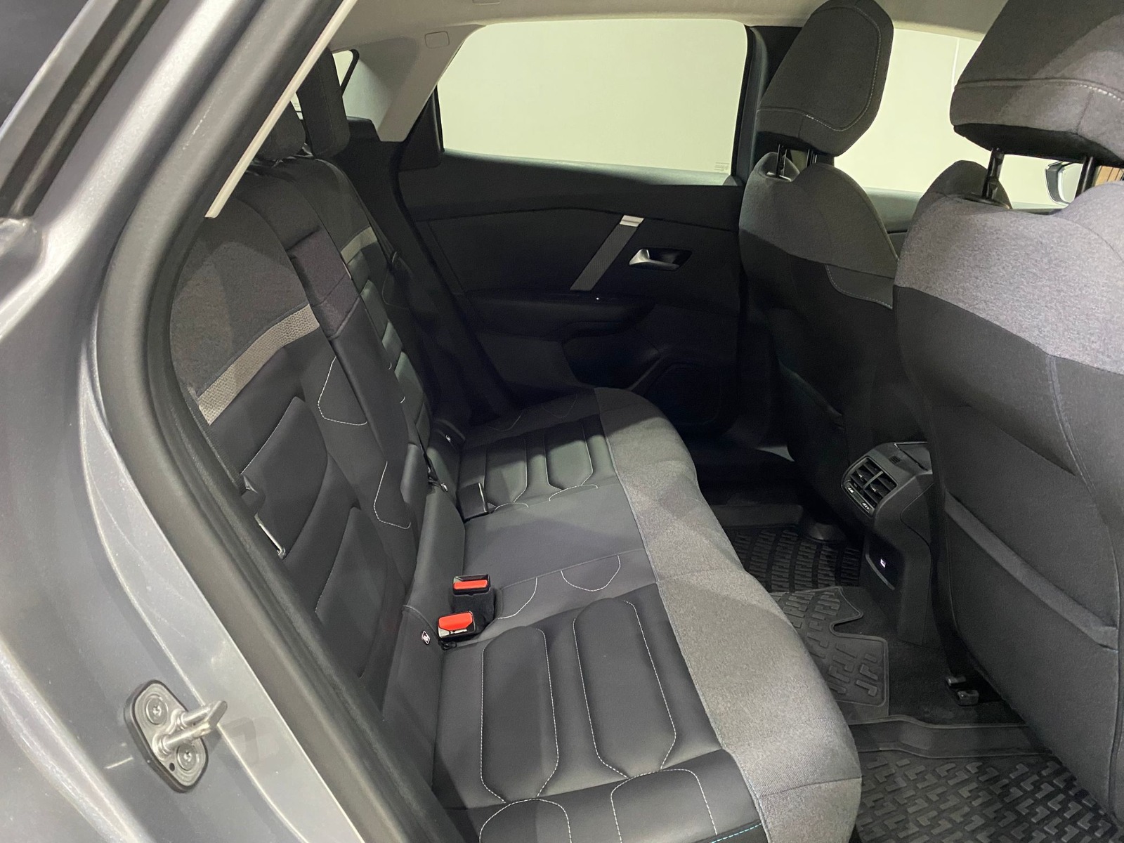 2023 Benzin Otomatik Citroen C4 Gri Gürel Tasarım Aksesuar Otomotiv San. Tic. Ltd. Şti.