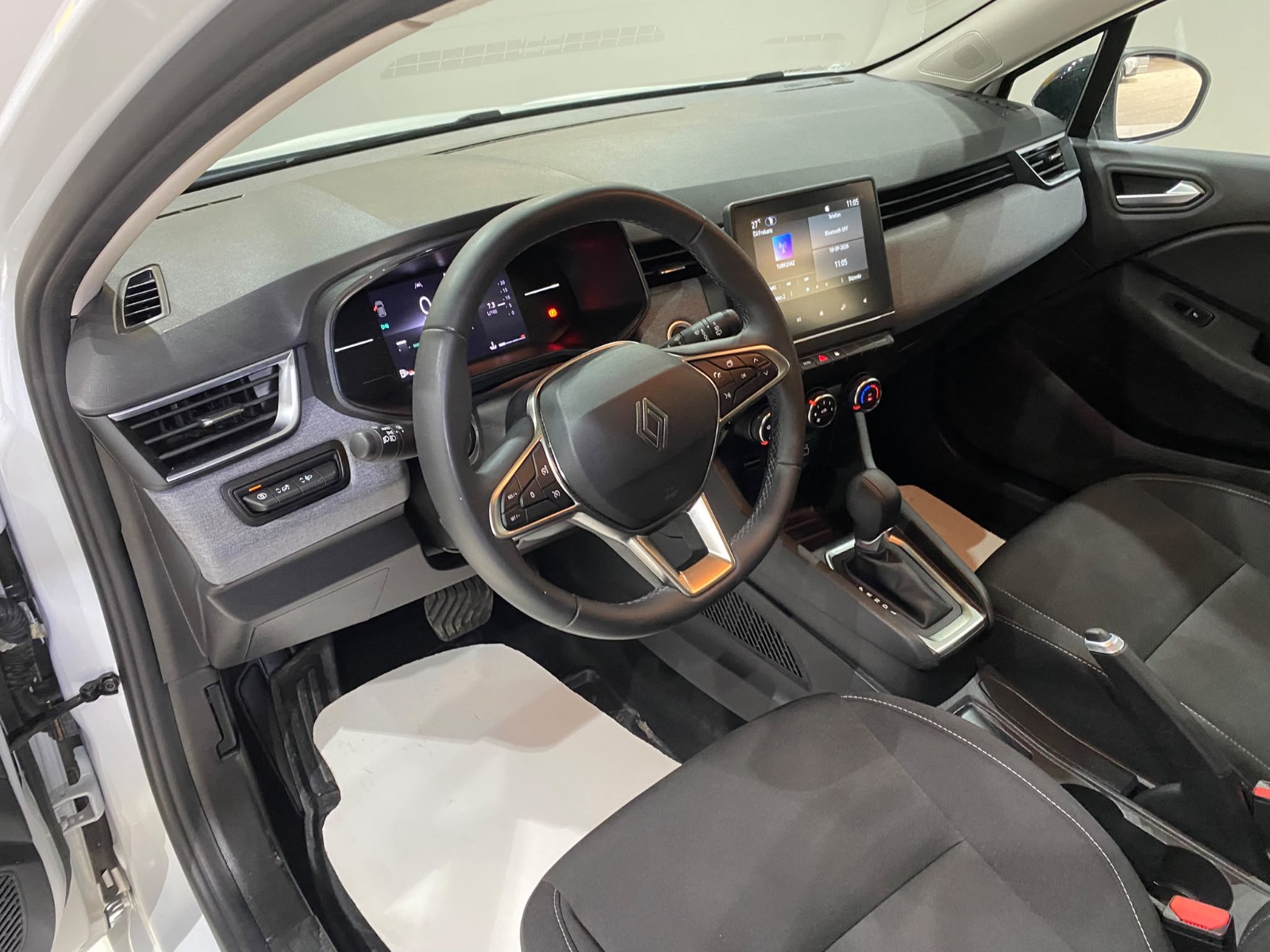 2026 Benzin Otomatik Renault Clio Beyaz Gürel Tasarım Aksesuar Otomotiv San. Tic. Ltd. Şti.