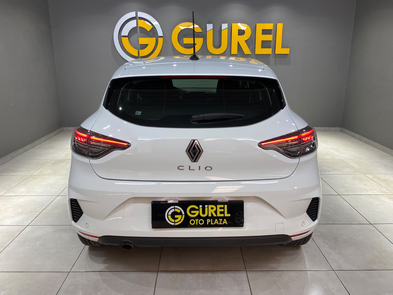 2026 Benzin Otomatik Renault Clio Beyaz Gürel Tasarım Aksesuar Otomotiv San. Tic. Ltd. Şti.