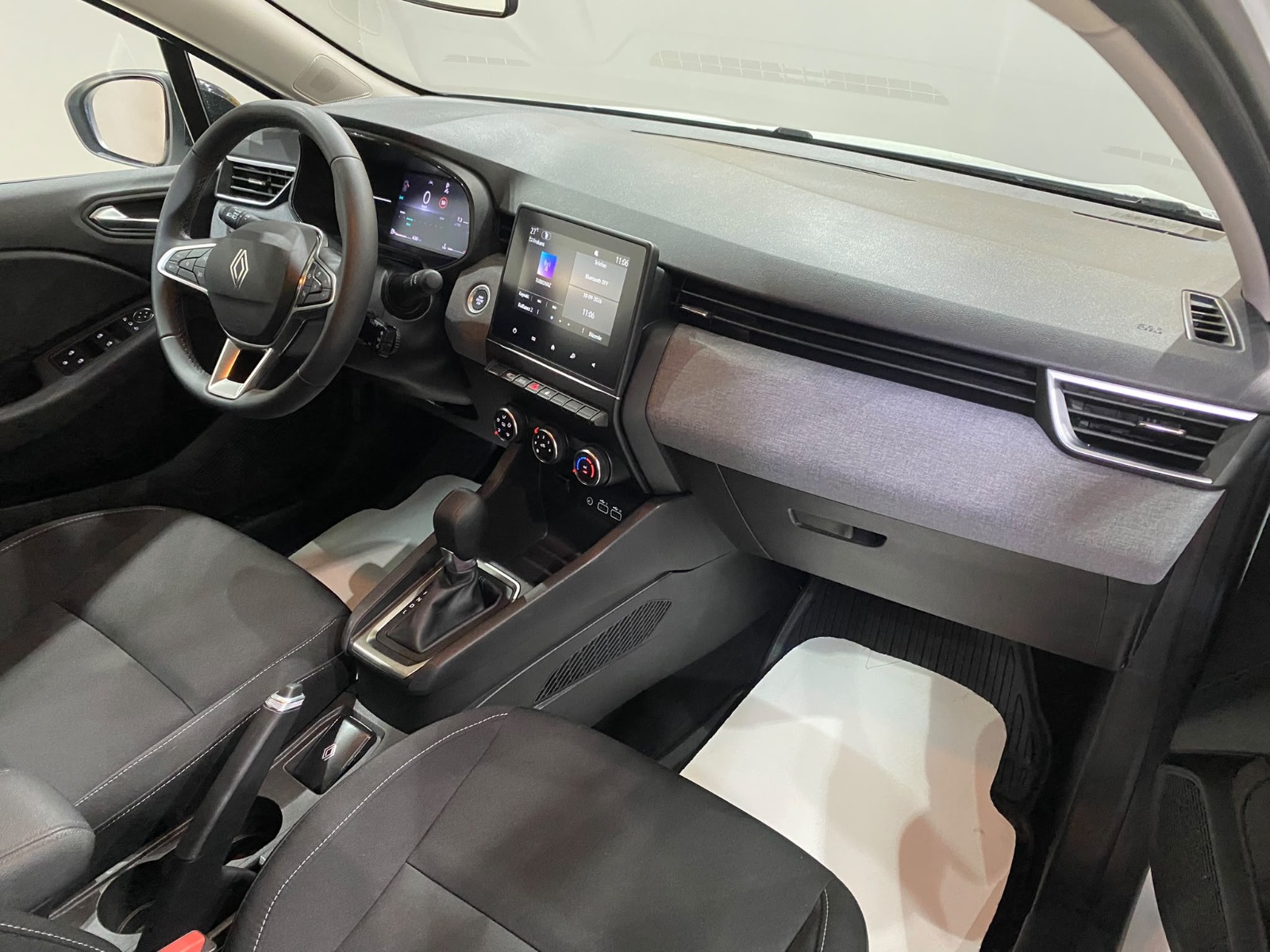 2026 Benzin Otomatik Renault Clio Beyaz Gürel Tasarım Aksesuar Otomotiv San. Tic. Ltd. Şti.