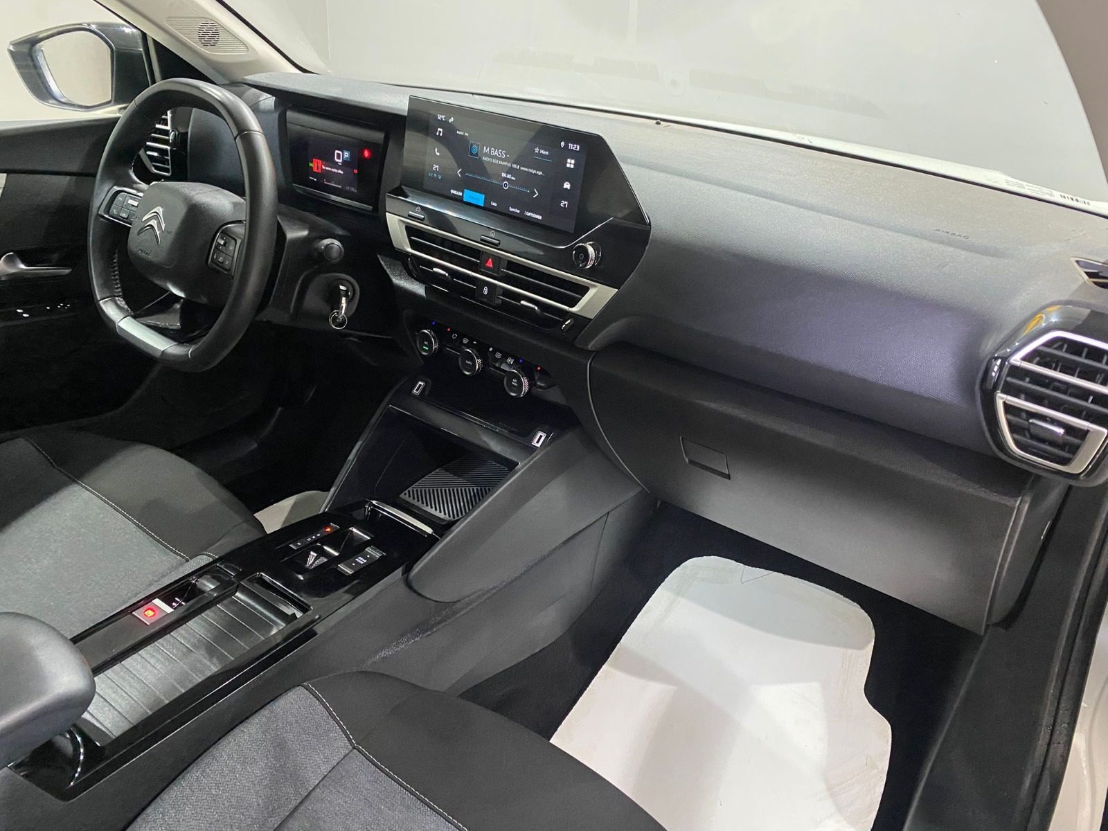 2023 Benzin Otomatik Citroen C4 X Beyaz Gürel Tasarım Aksesuar Otomotiv San. Tic. Ltd. Şti.