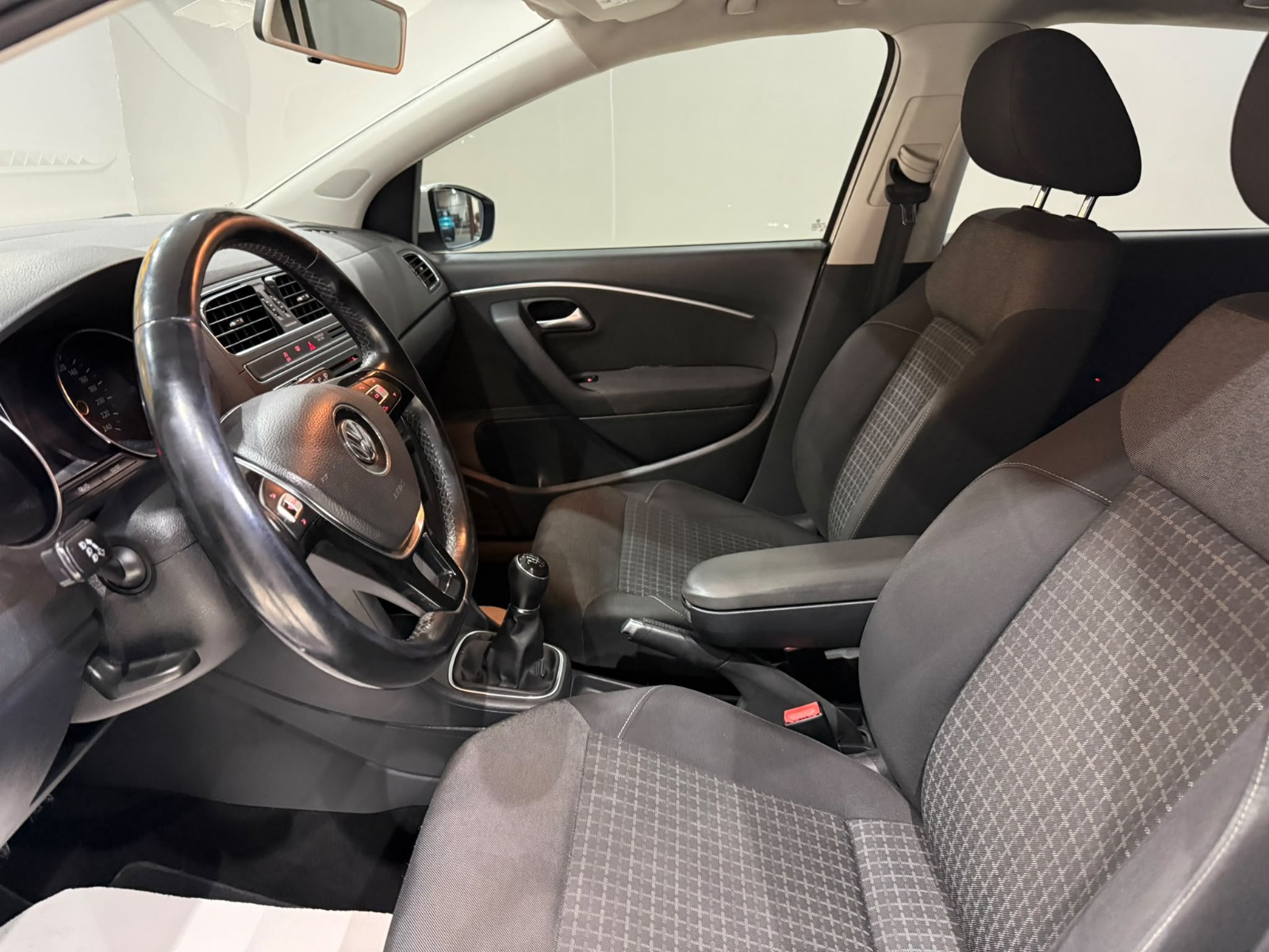 2015 Benzin Manuel Volkswagen Polo Beyaz Gürel Tasarım Aksesuar Otomotiv San. Tic. Ltd. Şti.