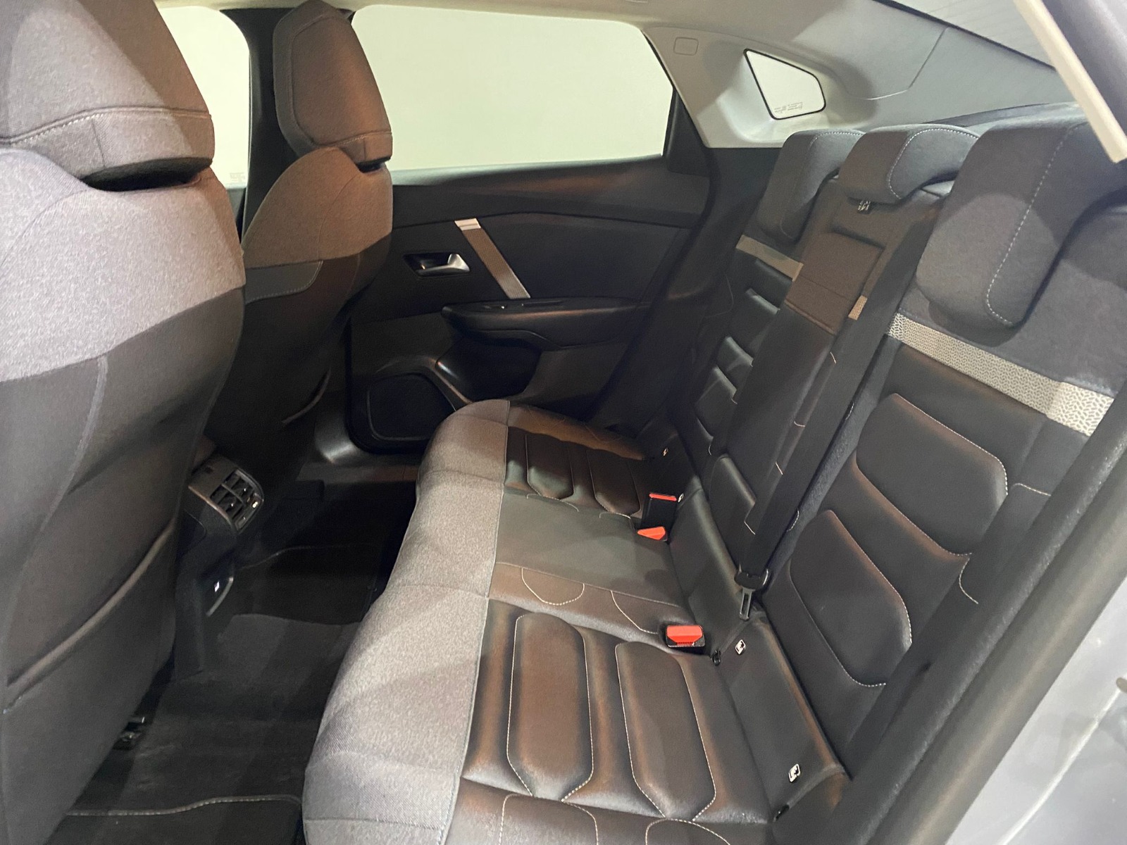 2023 Benzin Otomatik Citroen C4 X Gümüş Gri Gürel Tasarım Aksesuar Otomotiv San. Tic. Ltd. Şti.