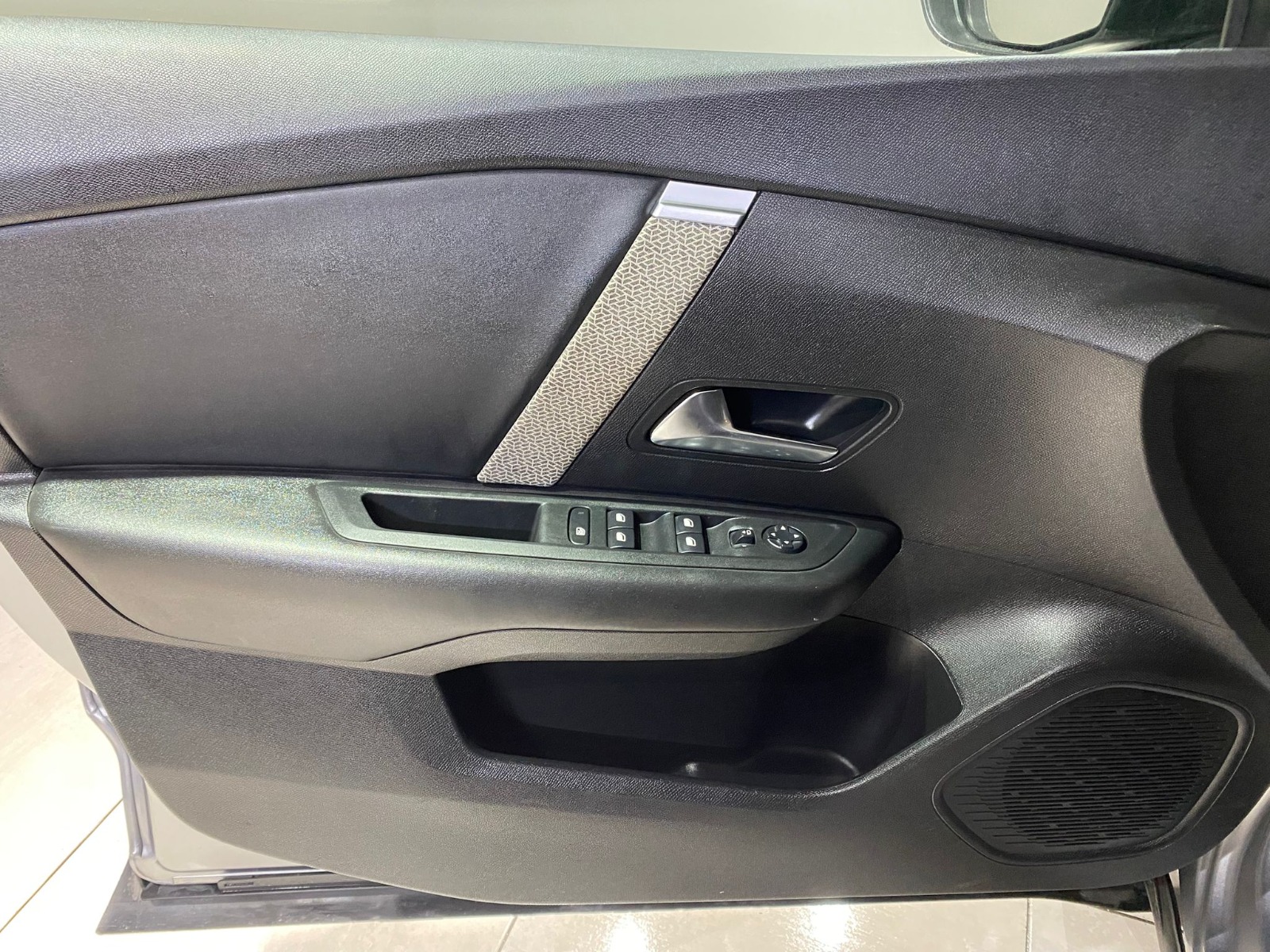 2023 Benzin Otomatik Citroen C4 X Gümüş Gri Gürel Tasarım Aksesuar Otomotiv San. Tic. Ltd. Şti.