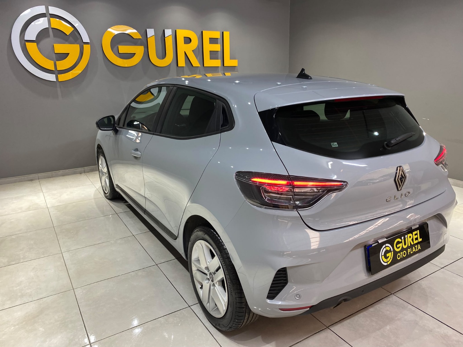 2026 Benzin Otomatik Renault Clio Gri Gürel Tasarım Aksesuar Otomotiv San. Tic. Ltd. Şti.