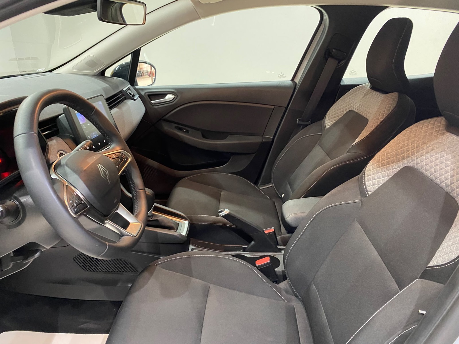 2026 Benzin Otomatik Renault Clio Gri Gürel Tasarım Aksesuar Otomotiv San. Tic. Ltd. Şti.