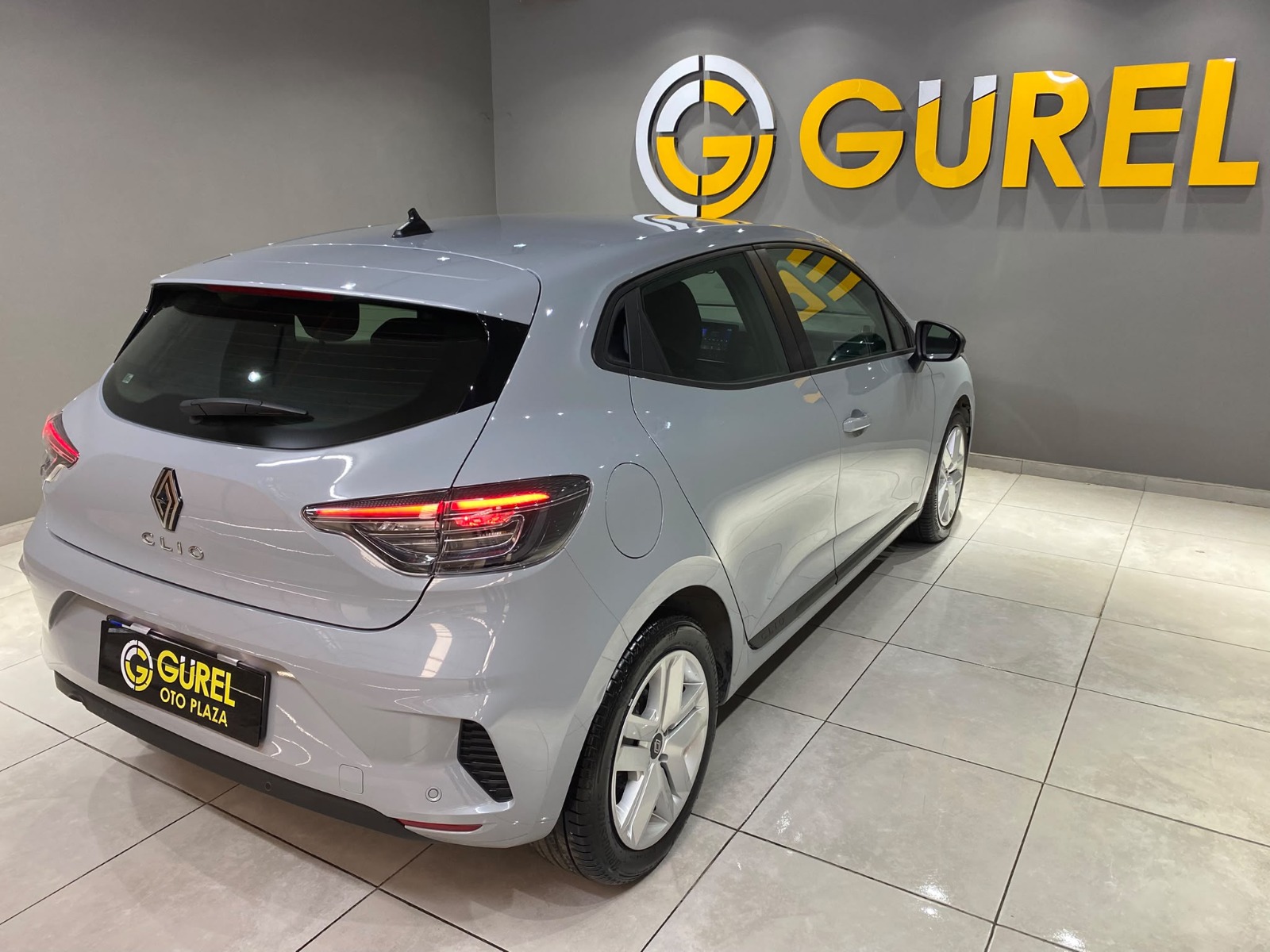 2026 Benzin Otomatik Renault Clio Gri Gürel Tasarım Aksesuar Otomotiv San. Tic. Ltd. Şti.