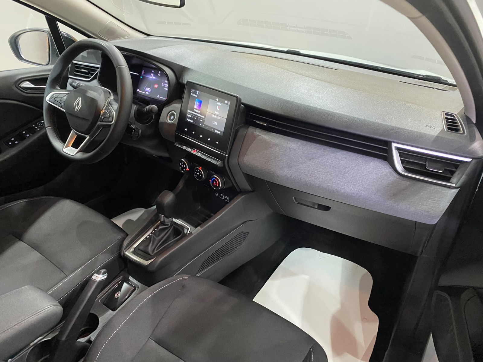 2026 Benzin Otomatik Renault Clio Beyaz Gürel Tasarım Aksesuar Otomotiv San. Tic. Ltd. Şti.