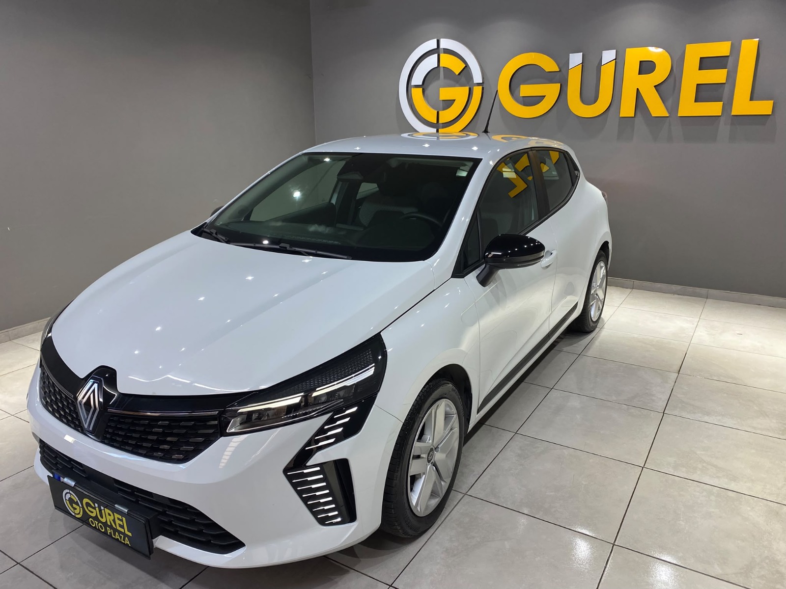 2026 Benzin Otomatik Renault Clio Beyaz Gürel Tasarım Aksesuar Otomotiv San. Tic. Ltd. Şti.