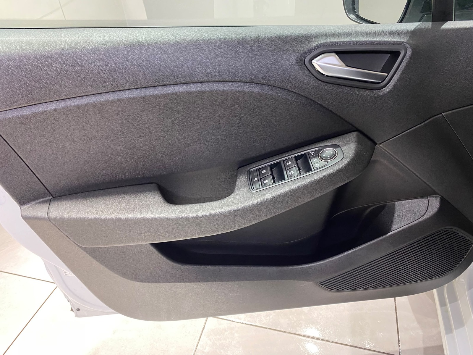 2026 Benzin Otomatik Renault Clio Beyaz Gürel Tasarım Aksesuar Otomotiv San. Tic. Ltd. Şti.