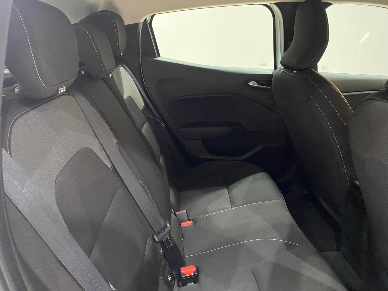 2026 Benzin Otomatik Renault Clio Beyaz Gürel Tasarım Aksesuar Otomotiv San. Tic. Ltd. Şti.