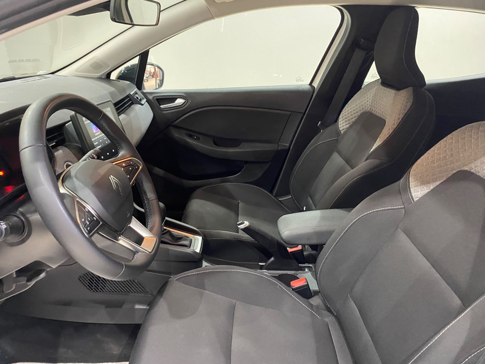 2026 Benzin Otomatik Renault Clio Beyaz Gürel Tasarım Aksesuar Otomotiv San. Tic. Ltd. Şti.