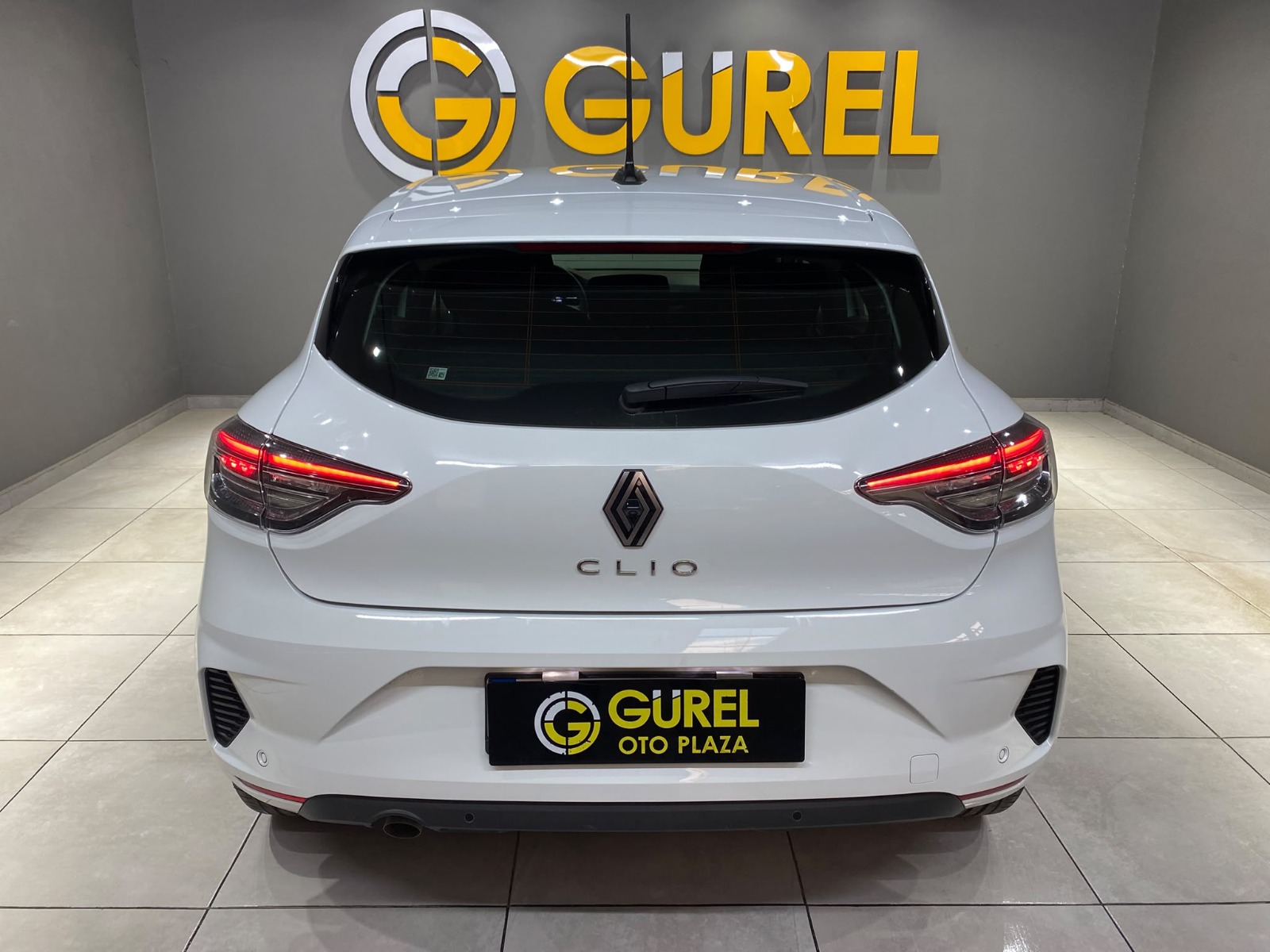 2026 Benzin Otomatik Renault Clio Beyaz Gürel Tasarım Aksesuar Otomotiv San. Tic. Ltd. Şti.