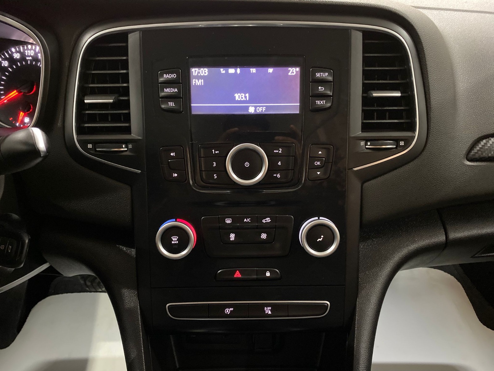 TaksitliOto.Net | 2.El Renault Megane Sedan 1.3 TCe Joy EDC | Otomatik & Benzin | Gri | İzmir.2el 2022 Benzin Otomatik Renault Megane Gri Gürel Tasarım Aksesuar Otomotiv San. Tic. Ltd. Şti.