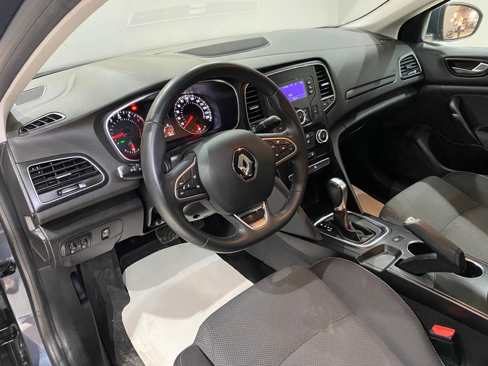 TaksitliOto.Net | 2.El Renault Megane Sedan 1.3 TCe Joy EDC | Otomatik & Benzin | Gri | İzmir.2el 2022 Benzin Otomatik Renault Megane Gri Gürel Tasarım Aksesuar Otomotiv San. Tic. Ltd. Şti.