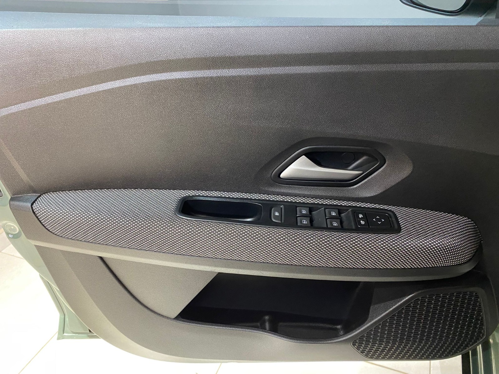 2023 Benzin Otomatik Dacia Sandero Yeşil Gürel Tasarım Aksesuar Otomotiv San. Tic. Ltd. Şti.