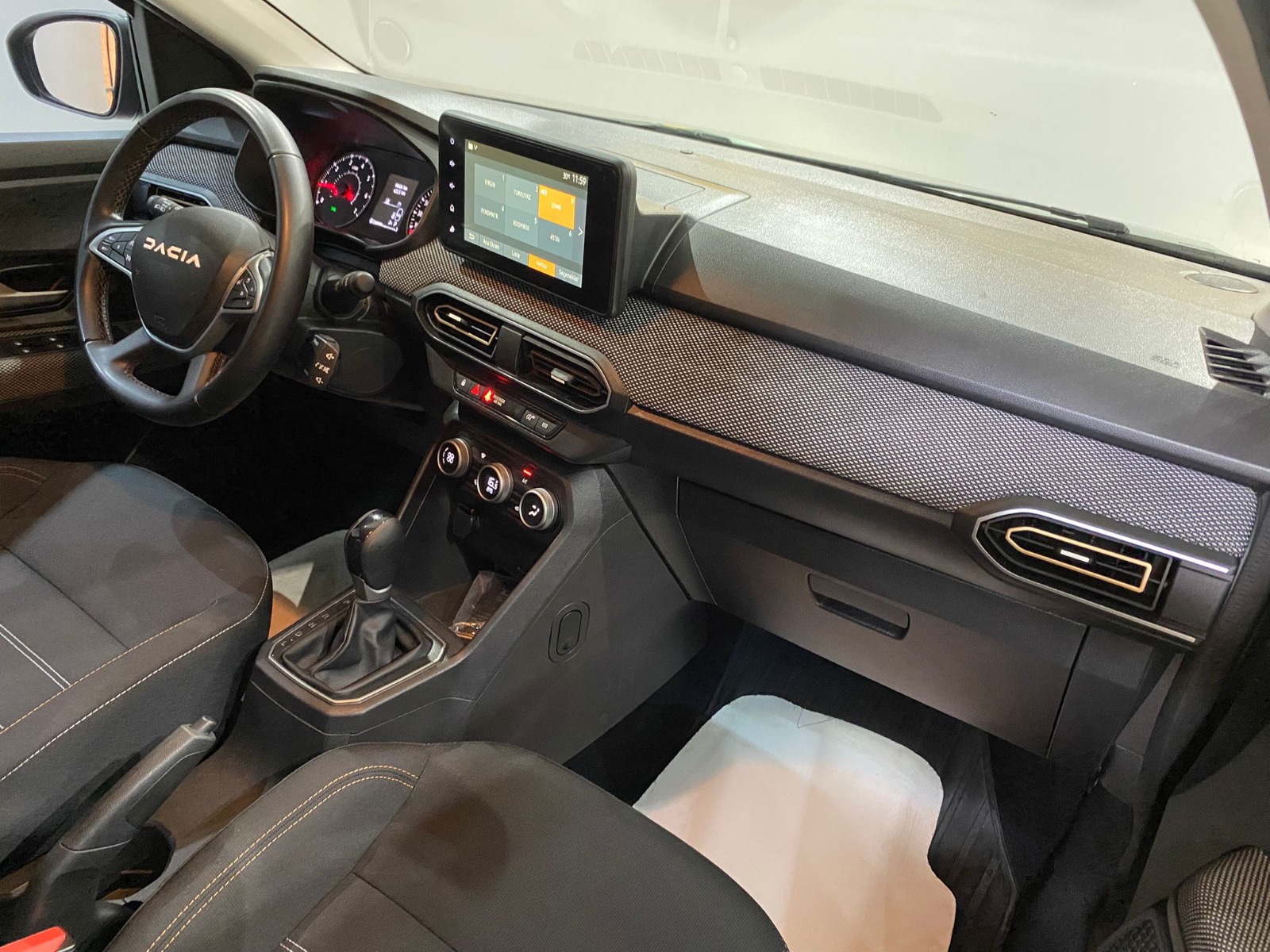 2023 Benzin Otomatik Dacia Sandero Yeşil Gürel Tasarım Aksesuar Otomotiv San. Tic. Ltd. Şti.