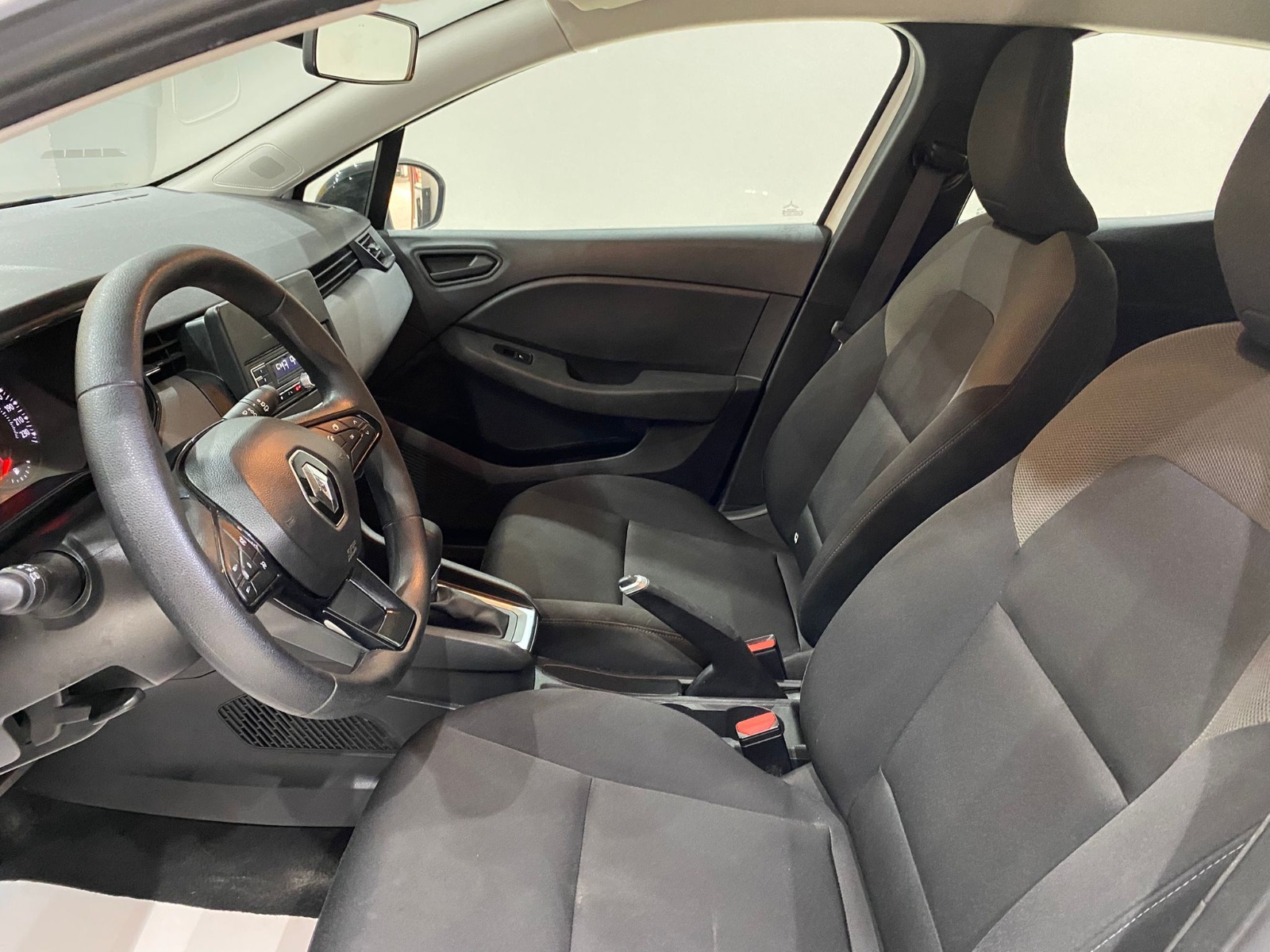 2023 Benzin Otomatik Renault Clio Beyaz Gürel Tasarım Aksesuar Otomotiv San. Tic. Ltd. Şti.