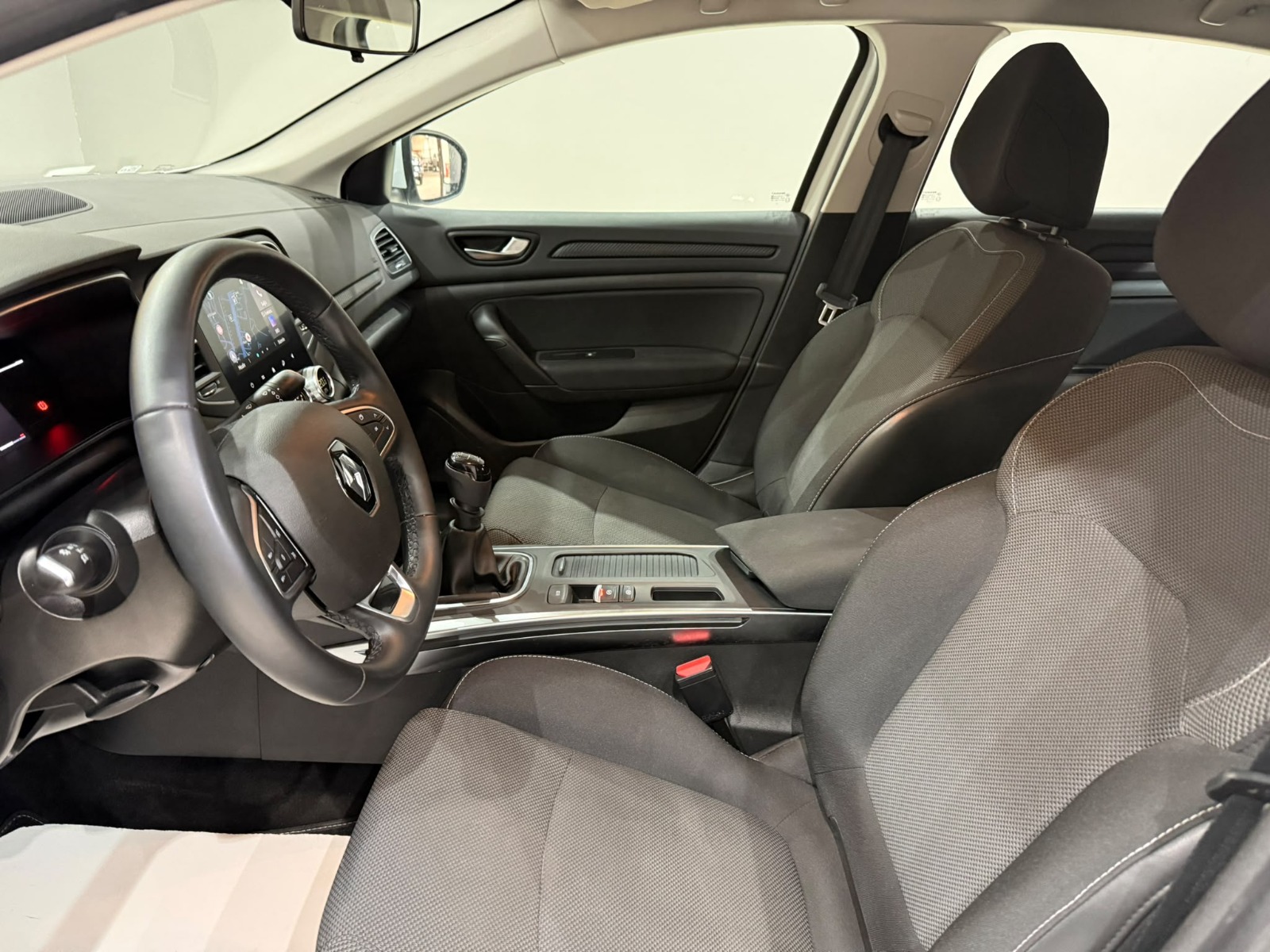 2026 Benzin Manuel RENAULT MEGANE Beyaz Gürel Tasarım Aksesuar Otomotiv San. Tic. Ltd. Şti.