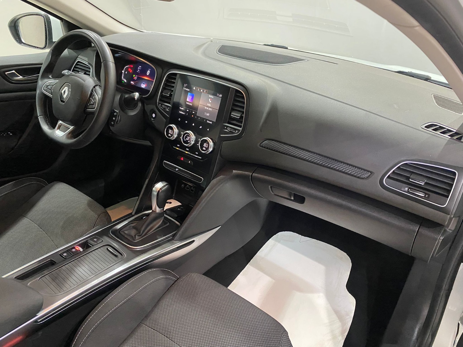 2023 Benzin Otomatik Renault Megane Beyaz Gürel Tasarım Aksesuar Otomotiv San. Tic. Ltd. Şti.