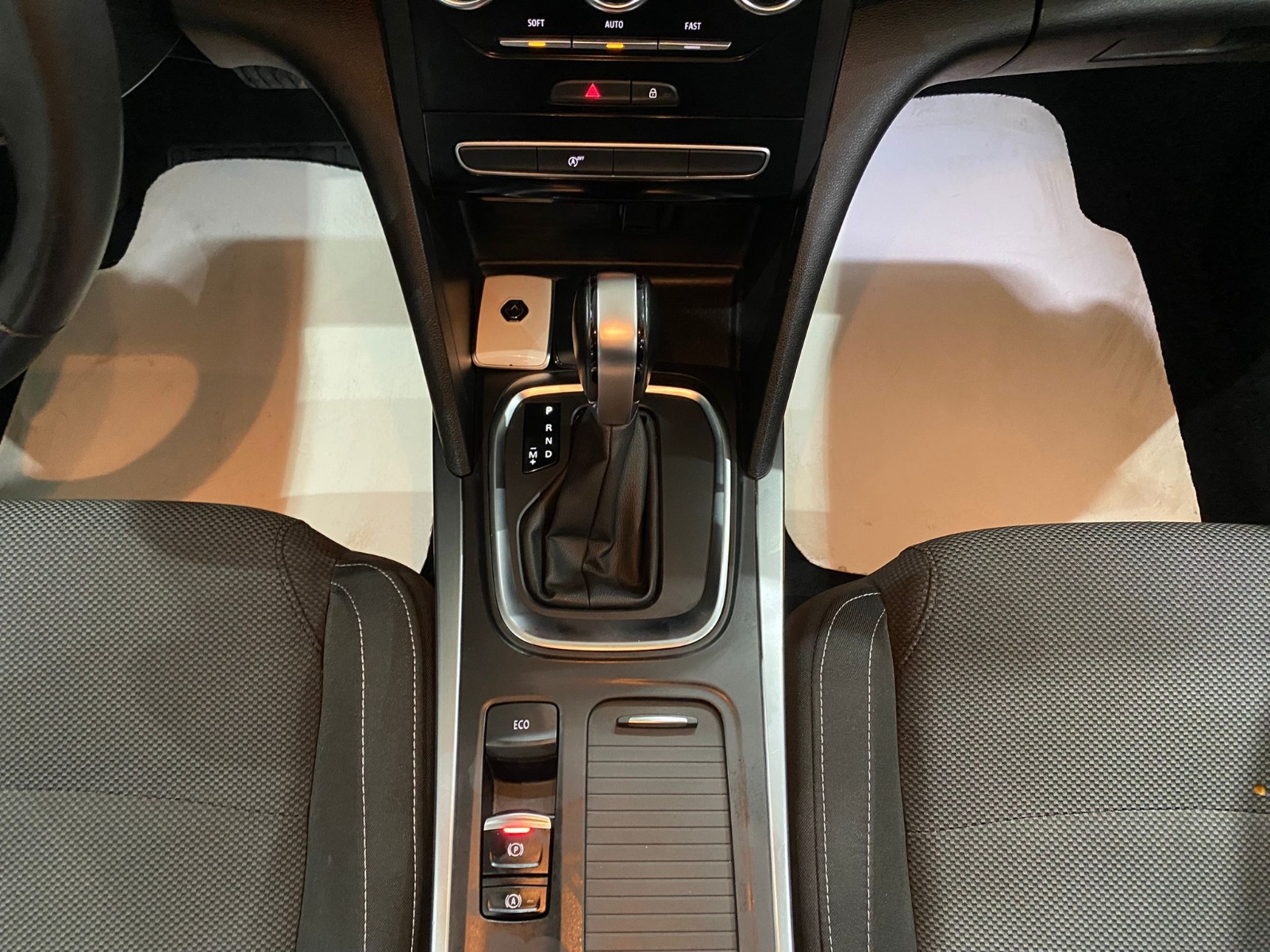 2023 Benzin Otomatik Renault Megane Beyaz Gürel Tasarım Aksesuar Otomotiv San. Tic. Ltd. Şti.