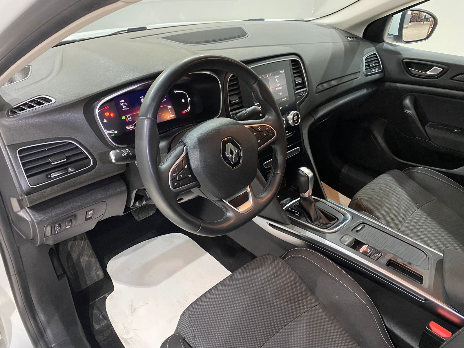 2023 Benzin Otomatik Renault Megane Beyaz Gürel Tasarım Aksesuar Otomotiv San. Tic. Ltd. Şti.