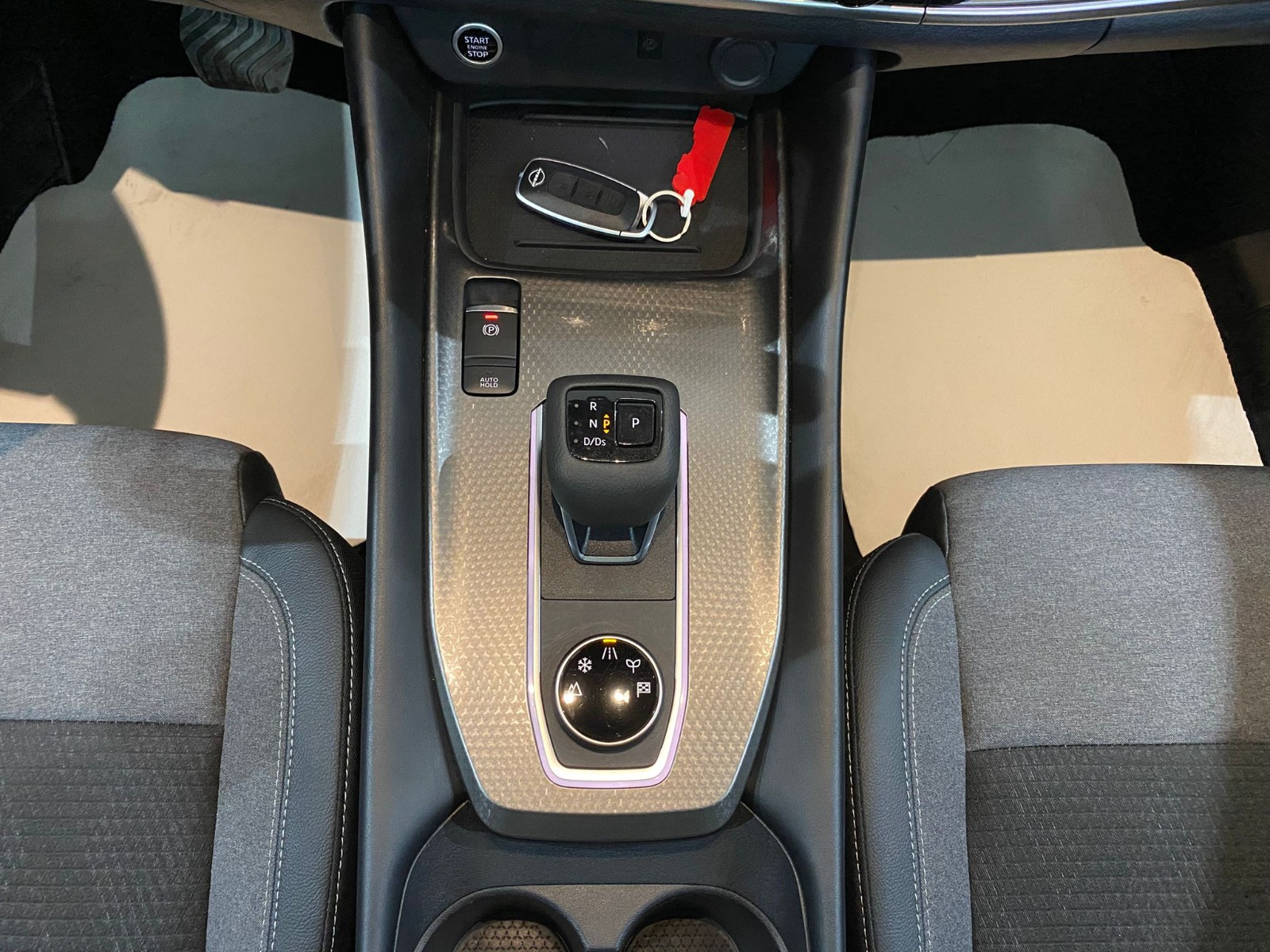 2024 MHEV Otomatik Nissan Qashqai Beyaz Gürel Tasarım Aksesuar Otomotiv San. Tic. Ltd. Şti.