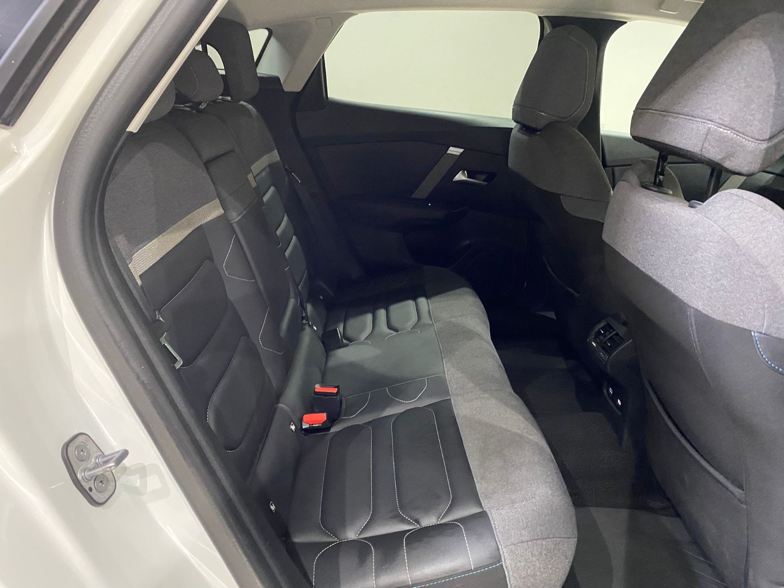 2023 Benzin Otomatik Citroen C4 Beyaz Gürel Tasarım Aksesuar Otomotiv San. Tic. Ltd. Şti.