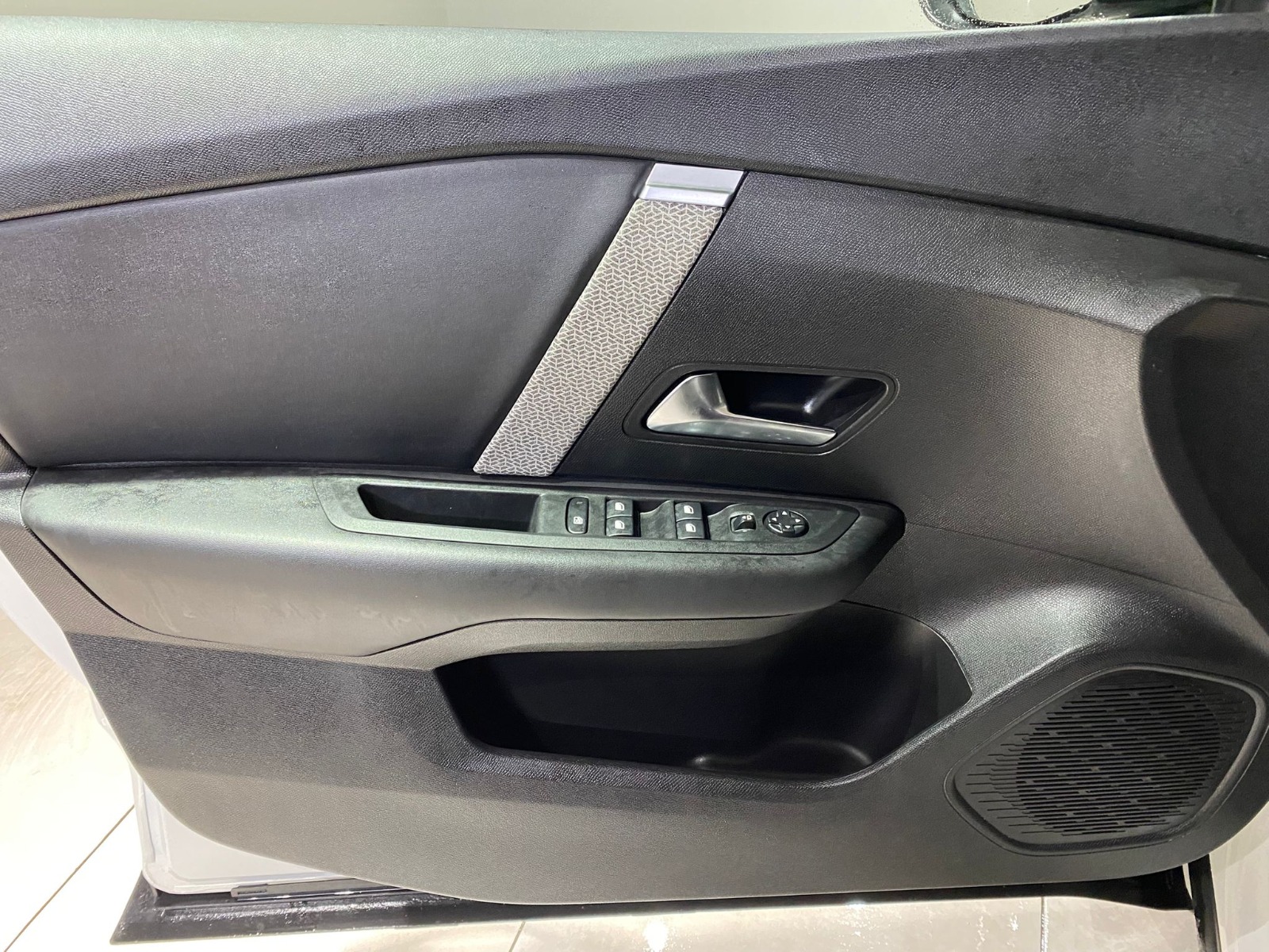 2023 Benzin Otomatik Citroen C4 Beyaz Gürel Tasarım Aksesuar Otomotiv San. Tic. Ltd. Şti.