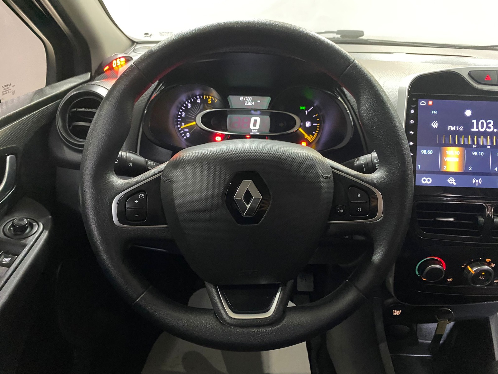 2015 Dizel Manuel Renault Clio Siyah Gürel Tasarım Aksesuar Otomotiv San. Tic. Ltd. Şti.