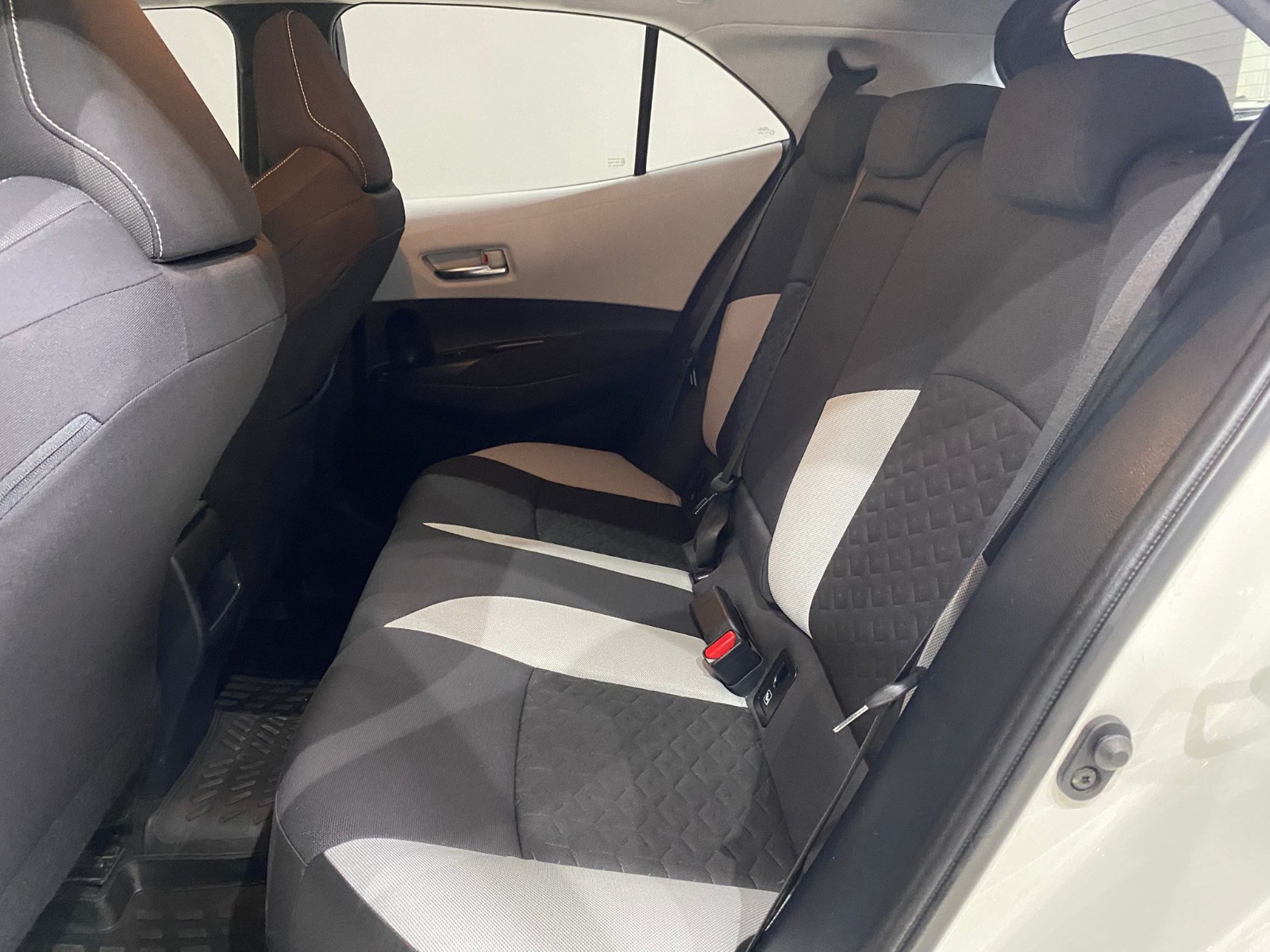 2021 Benzin Otomatik Toyota Corolla Beyaz Gürel Tasarım Aksesuar Otomotiv San. Tic. Ltd. Şti.