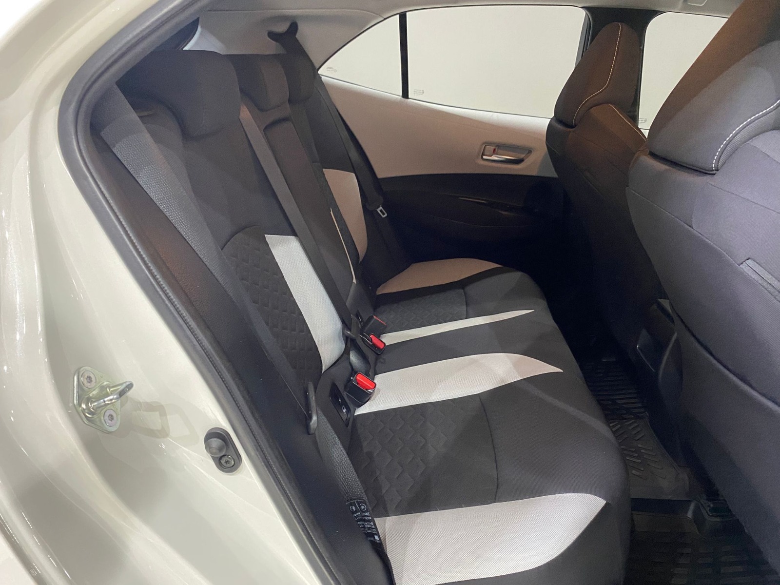 2021 Benzin Otomatik Toyota Corolla Beyaz Gürel Tasarım Aksesuar Otomotiv San. Tic. Ltd. Şti.